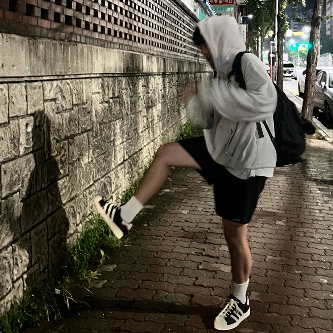 Adidas Superstar 82 Black White 착용 스타일