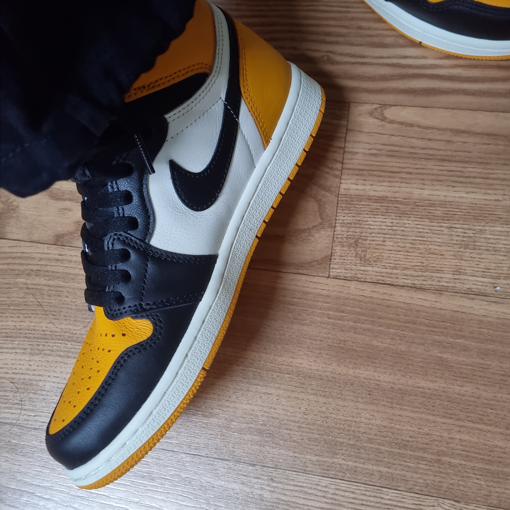 Jordan 1 Retro High OG Taxi 착용 스타일 - 3