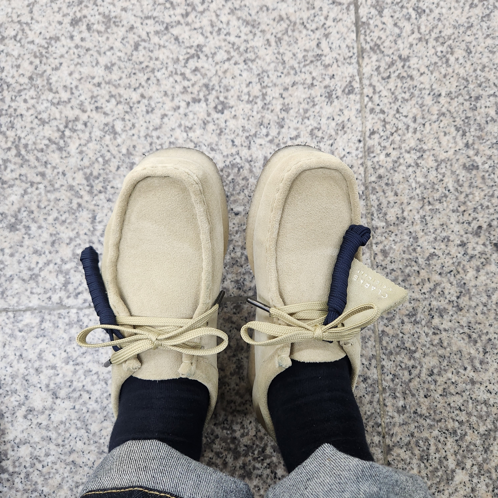 (W) Clarks Wallabee Maple Suede 착용 스타일 - 1
