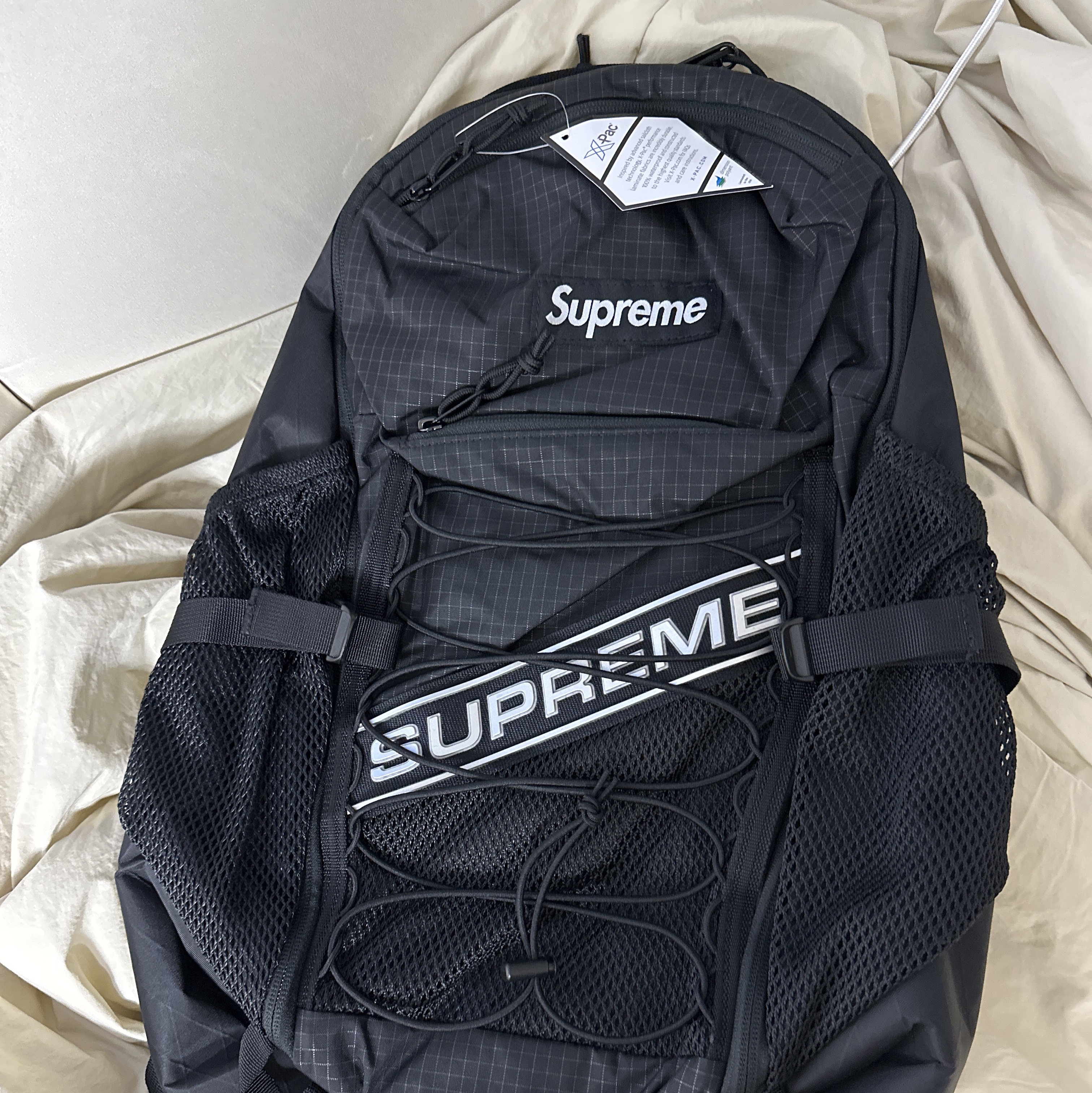 Supreme Backpack Black - 23FW 착용 스타일