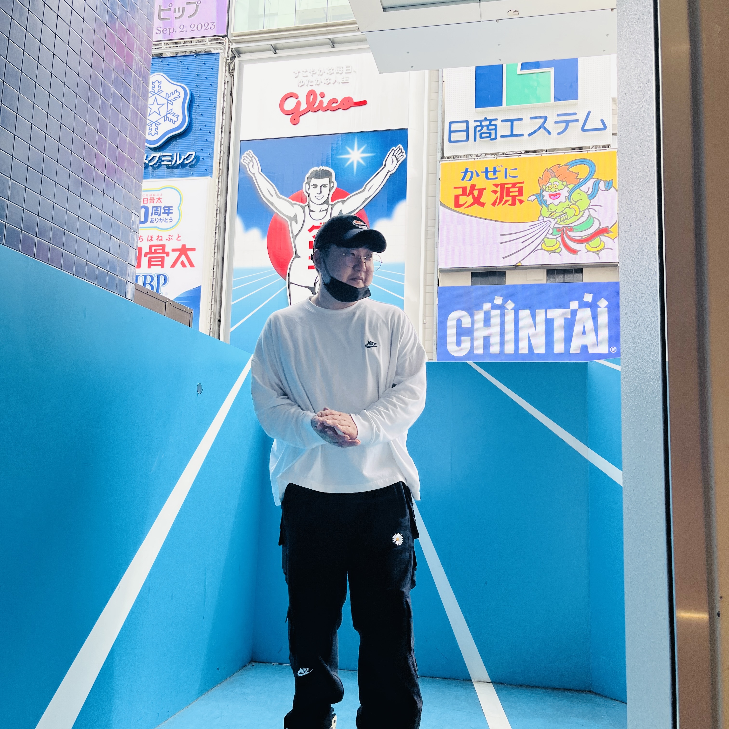 Nike x Peaceminusone LS T-Shirt White (DR0098-100), Nike x Peaceminusone Wide Pants Black (DR0096-010) 착용 스타일 - 2