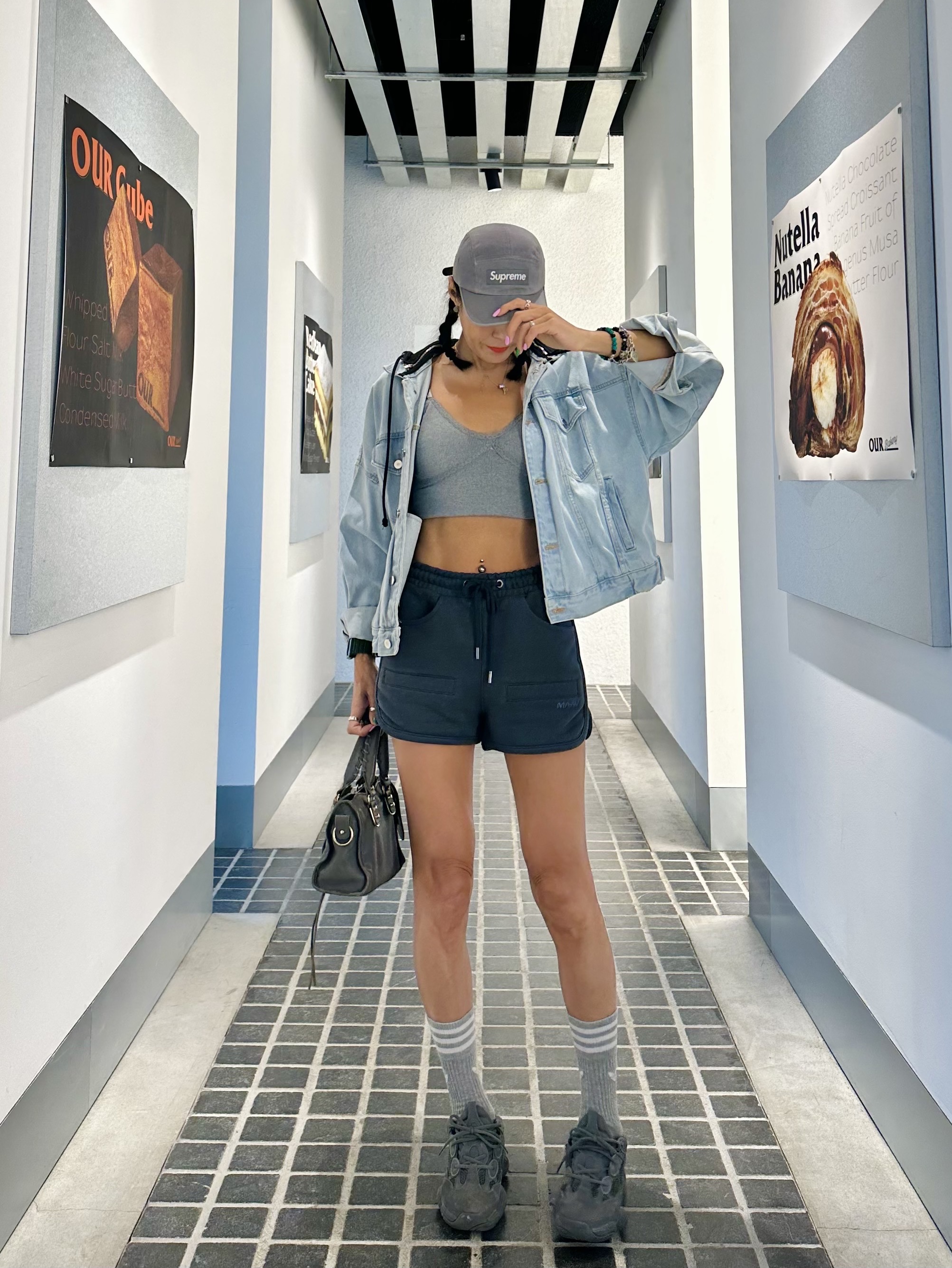 Adidas Yeezy 500 Granite, Apple Watch Nike SE 44mm GPS Space Gray Aluminum Case with Nike Sport Band Anthracite Black (Korean Ver.) 착용 스타일 - 3