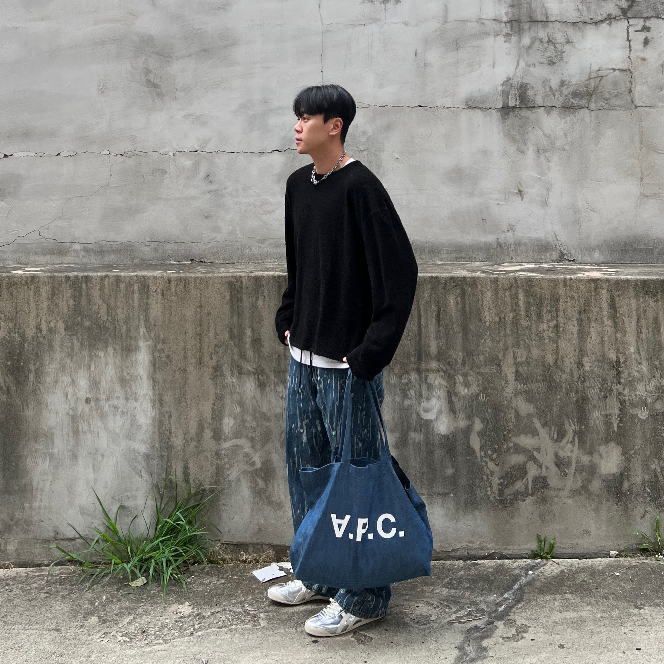 Onitsuka Tiger Mexico 66 White Silver, A.P.C. Daniela Shopping Bag Indigo 착용 스타일 - 3