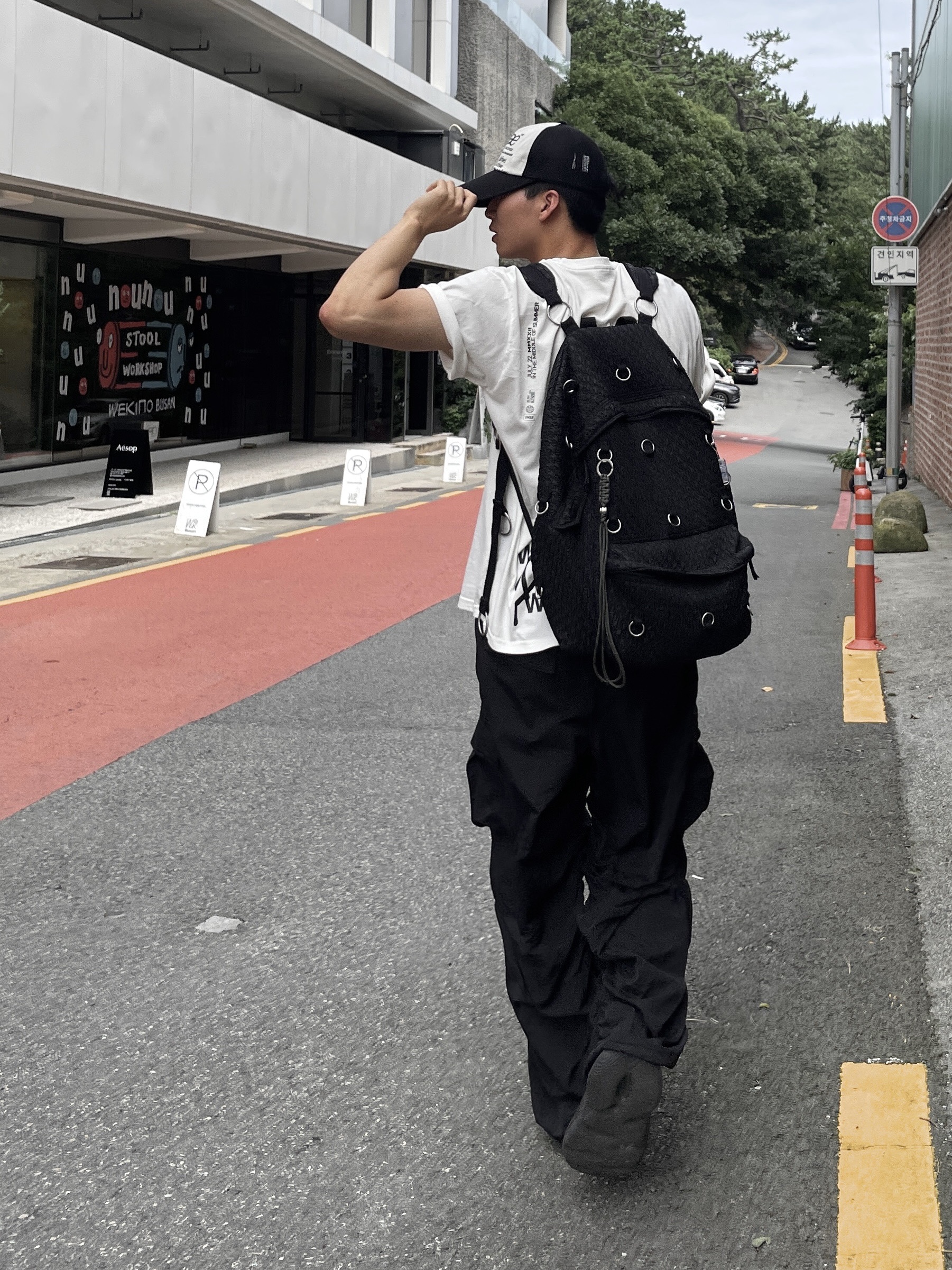 Aeae Web Logo Mesh Cap Black, Adidas Yeezy Foam RNNR Onyx 착용 스타일 - 2