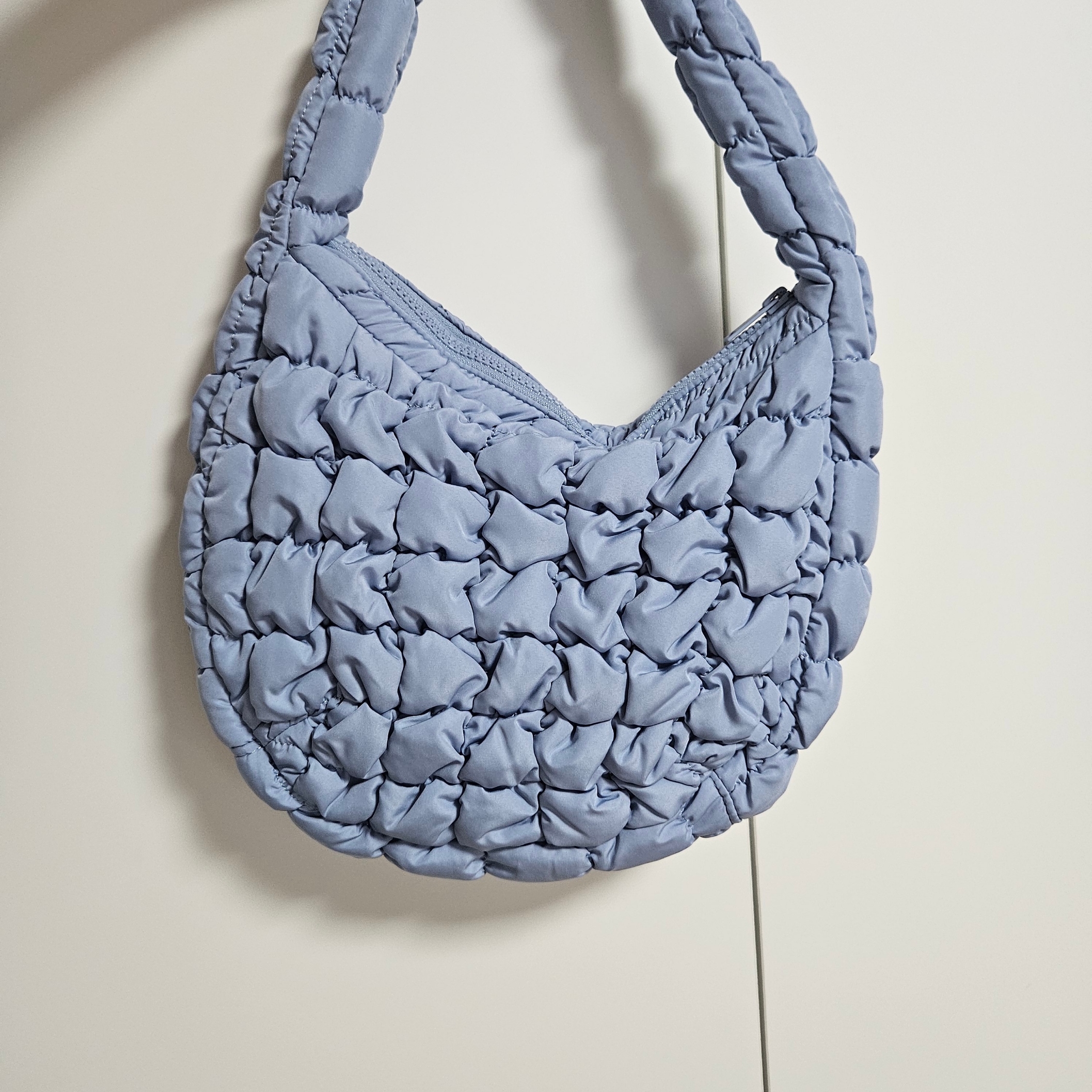 COS Quilted Mini Bag Light Blue 착용 스타일