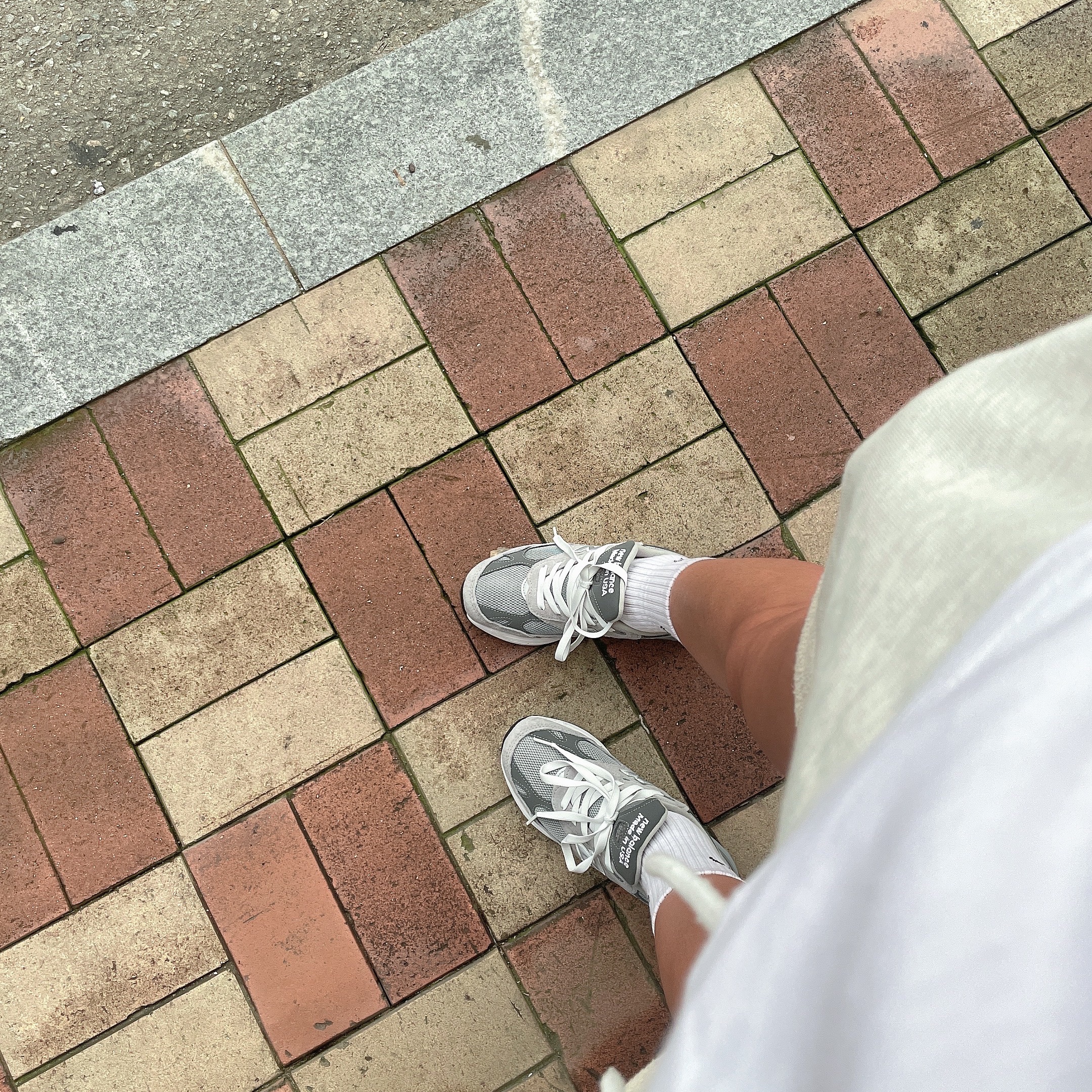 (W) New Balance 993 Made in USA Grey - B Standard 착용 스타일 - 2