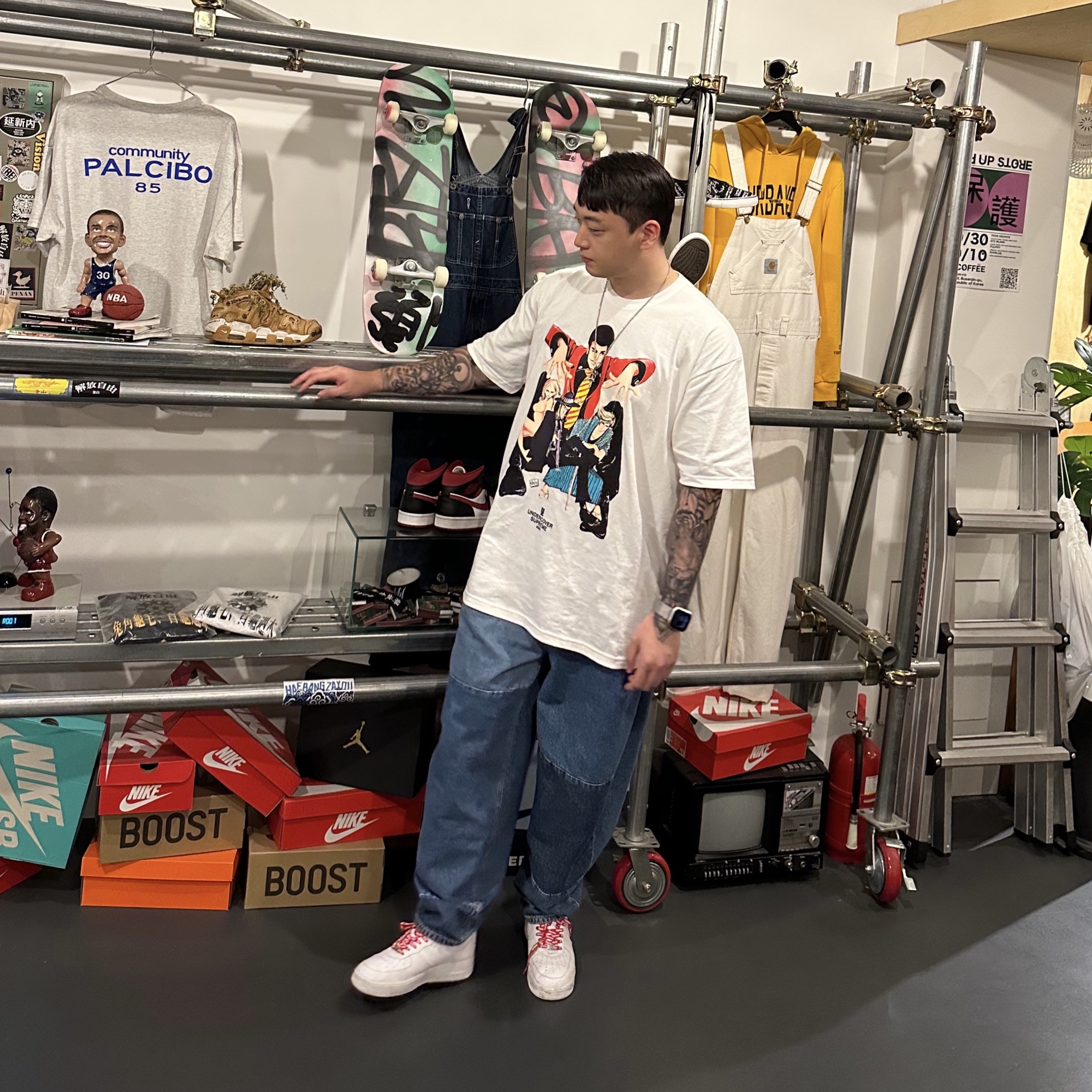 Supreme x Undercover Lupin T-Shirt White - 23SS, Zara x Ader Error Barrel Leg Jeans Blue 착용 스타일 - 2