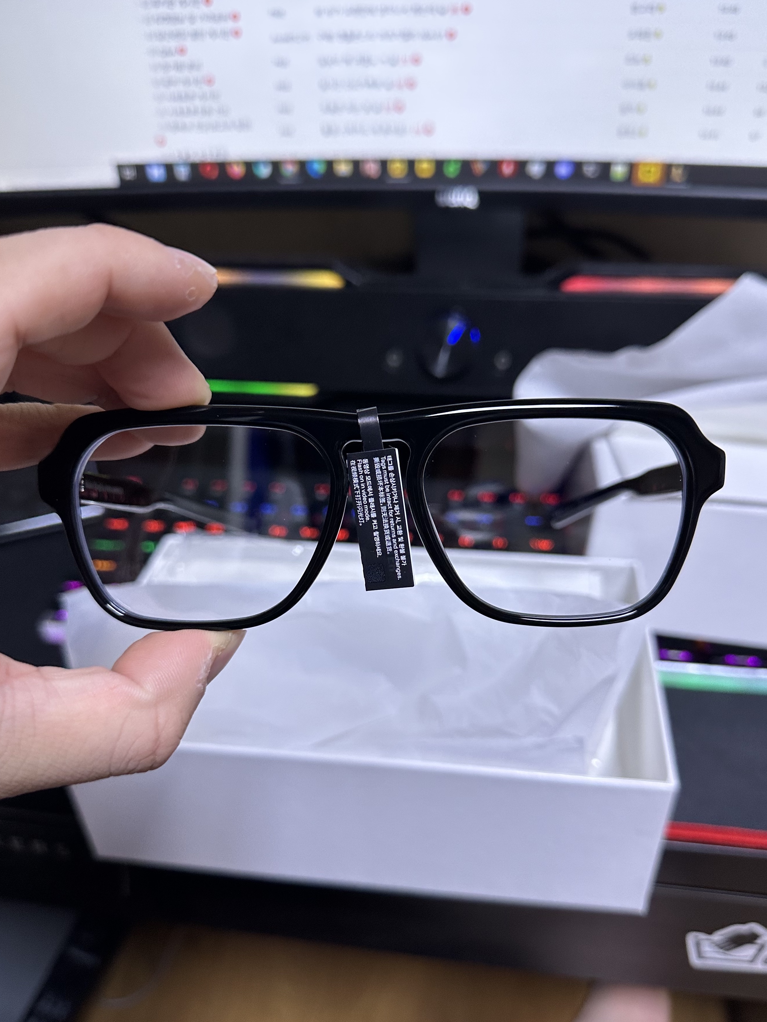 Gentle Monster x Maison Margiela MM011 Clear Black 착용 스타일 - 2