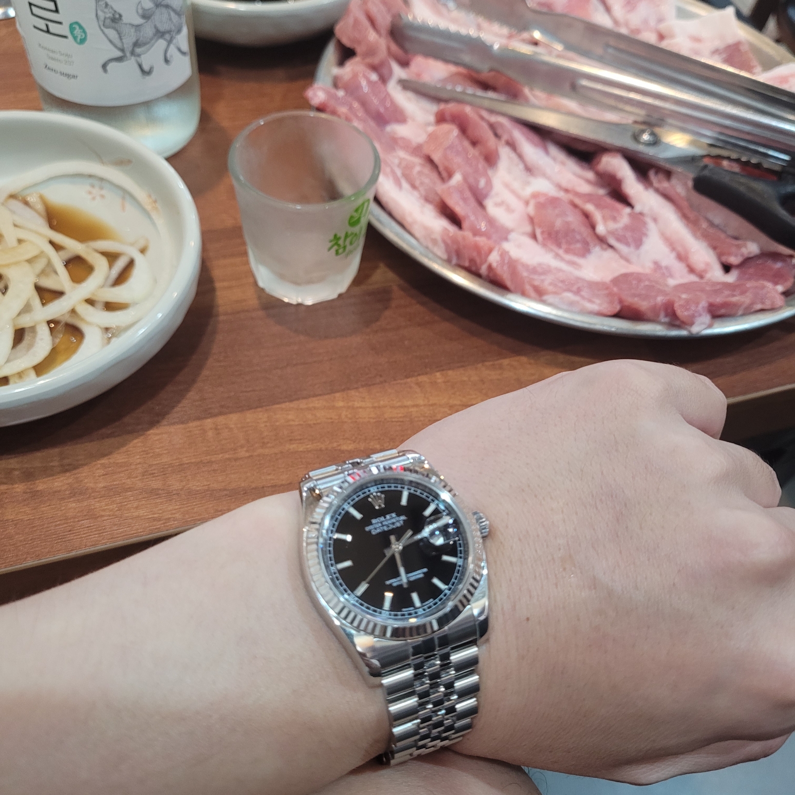 Rolex Datejust 36mm 126234 Bright Black Jubilee 착용 스타일
