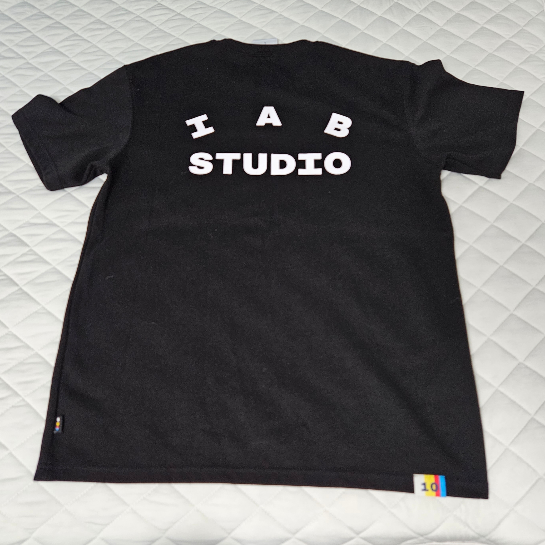 IAB Studio 10th Anniversary T-Shirt Black 착용 스타일
