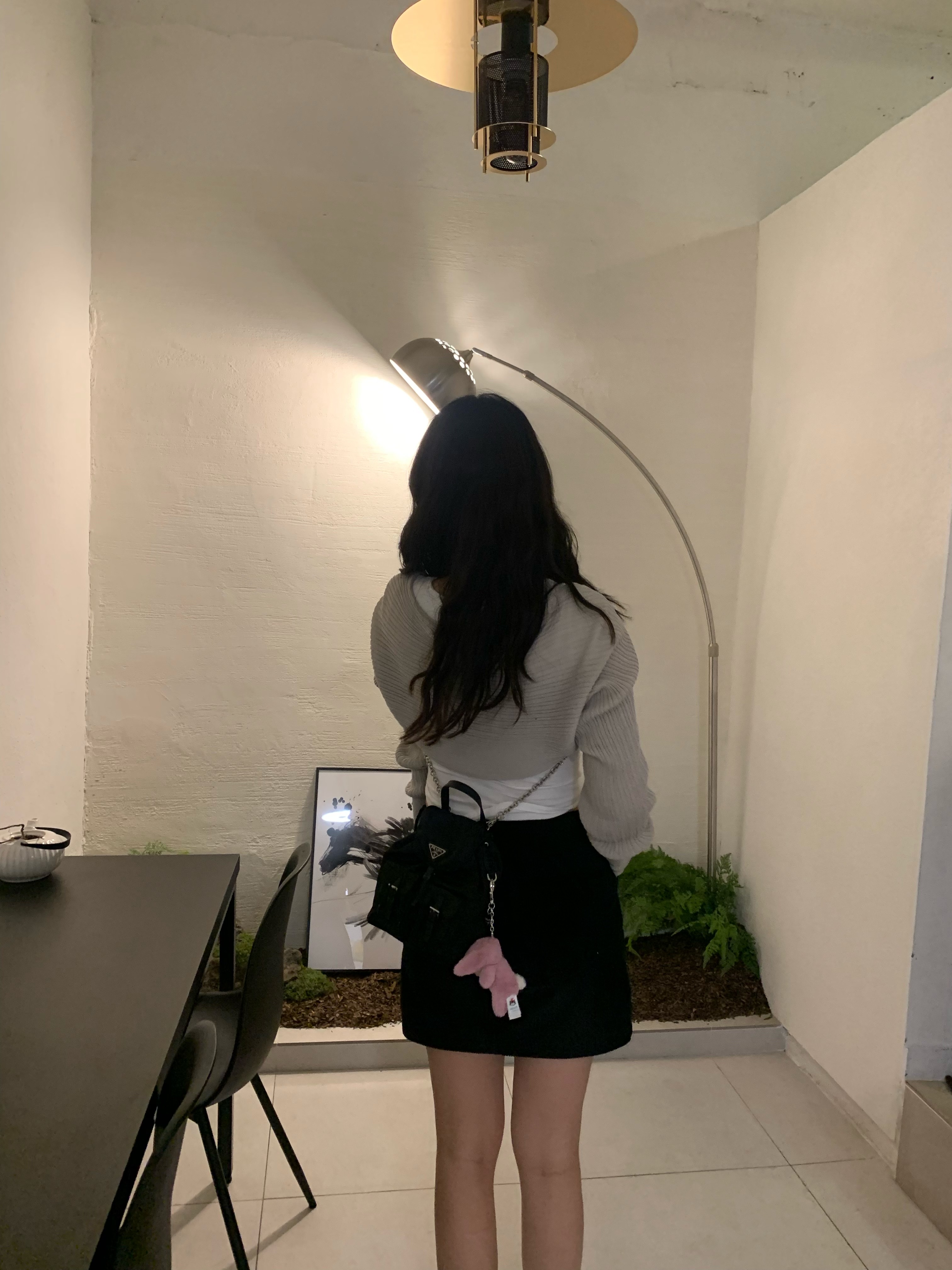 Prada Re-Nylon Mini Backpack Black, Jellycat Bashful Bunny Bag Charm Tulip 착용 스타일 - 3