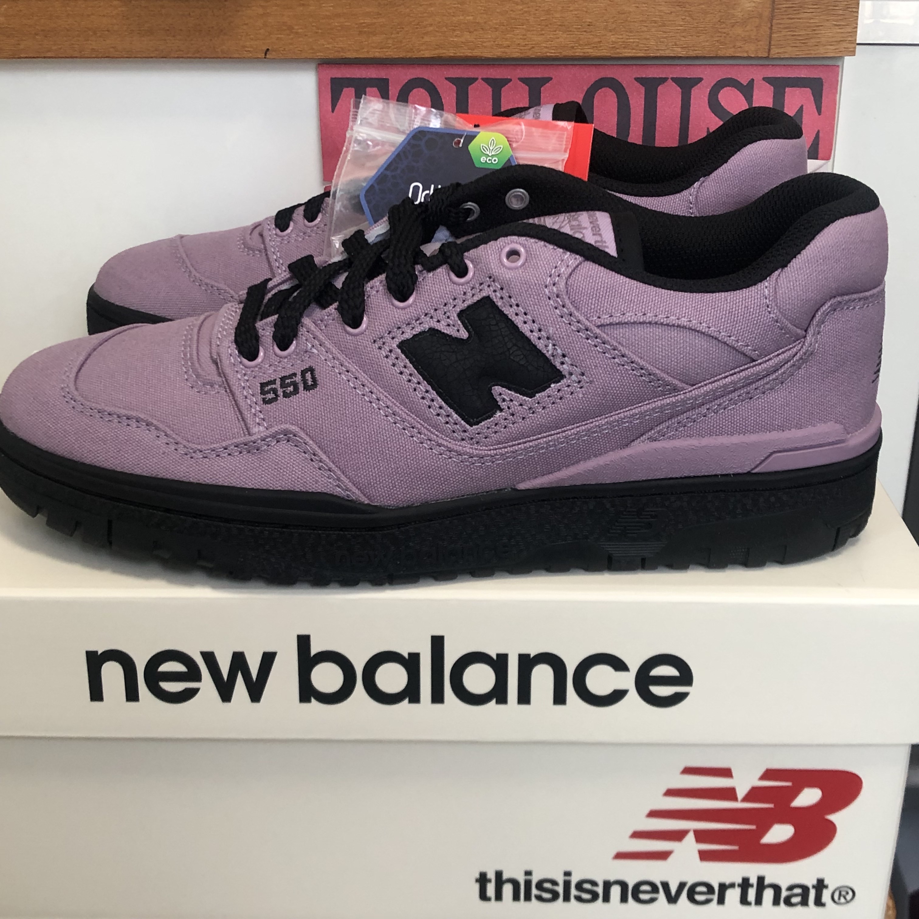 New Balance x Thisisneverthat 550 Lavender Black 착용 스타일