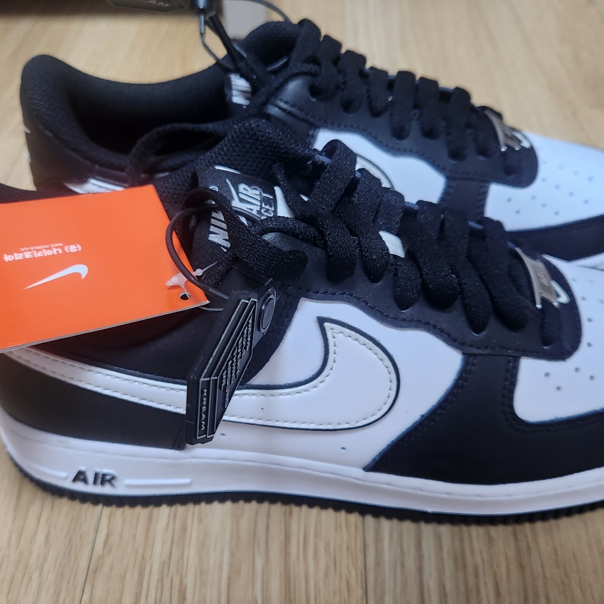 Nike Air Force 1 '07 Black White 착용 스타일 - 2