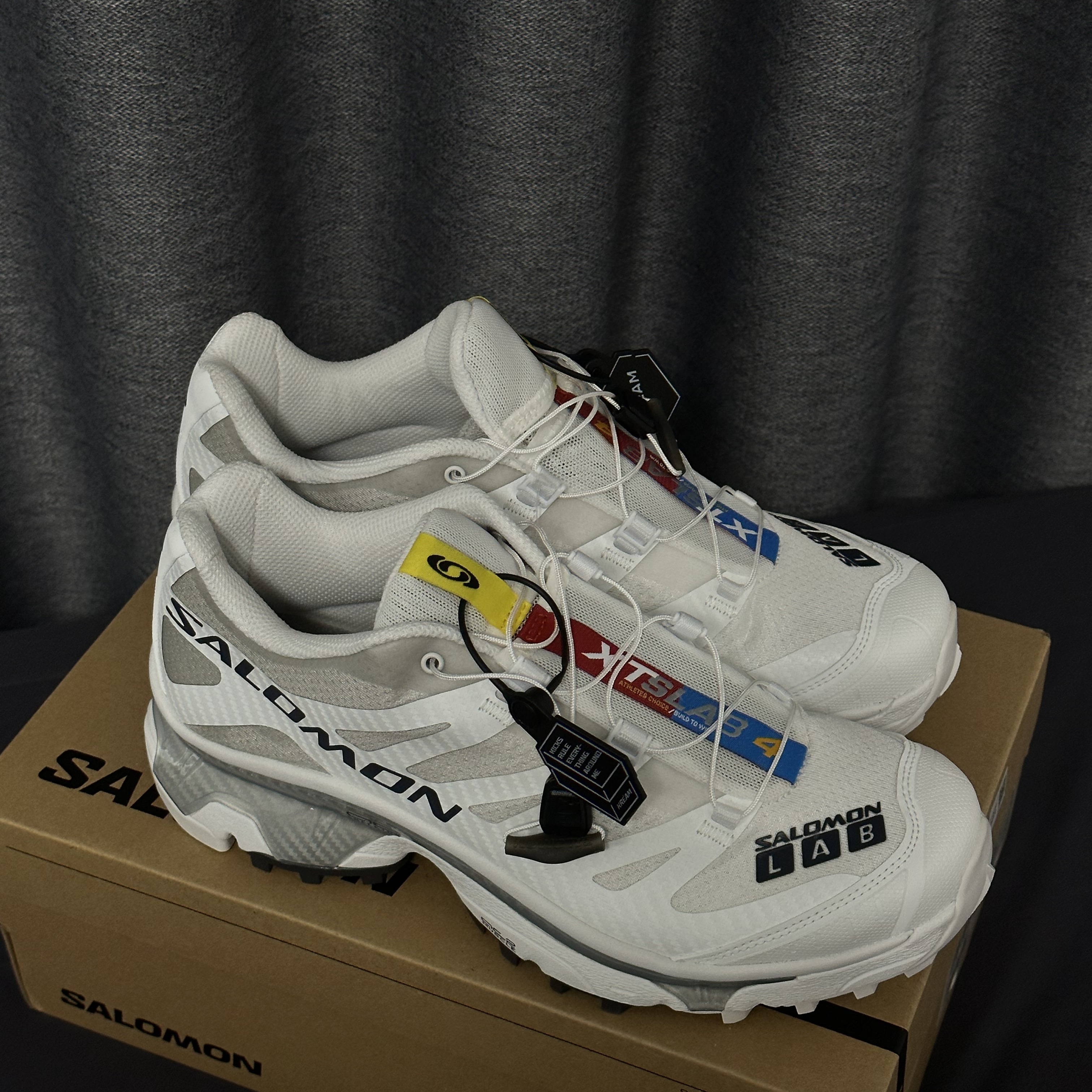Salomon XT-4 White Lunar Rock 착용 스타일