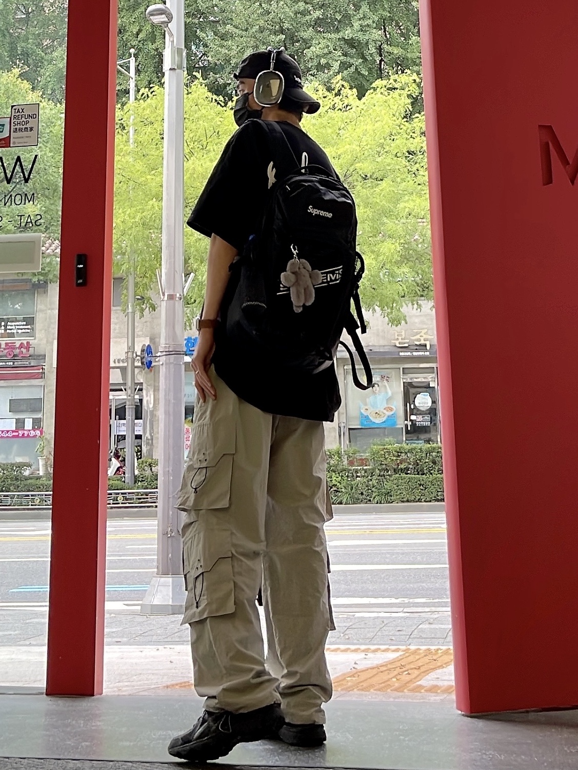 Asics Jog 100 T Black - 4E Extra Wide, Supreme Backpack Black - 23FW 착용 스타일 - 1