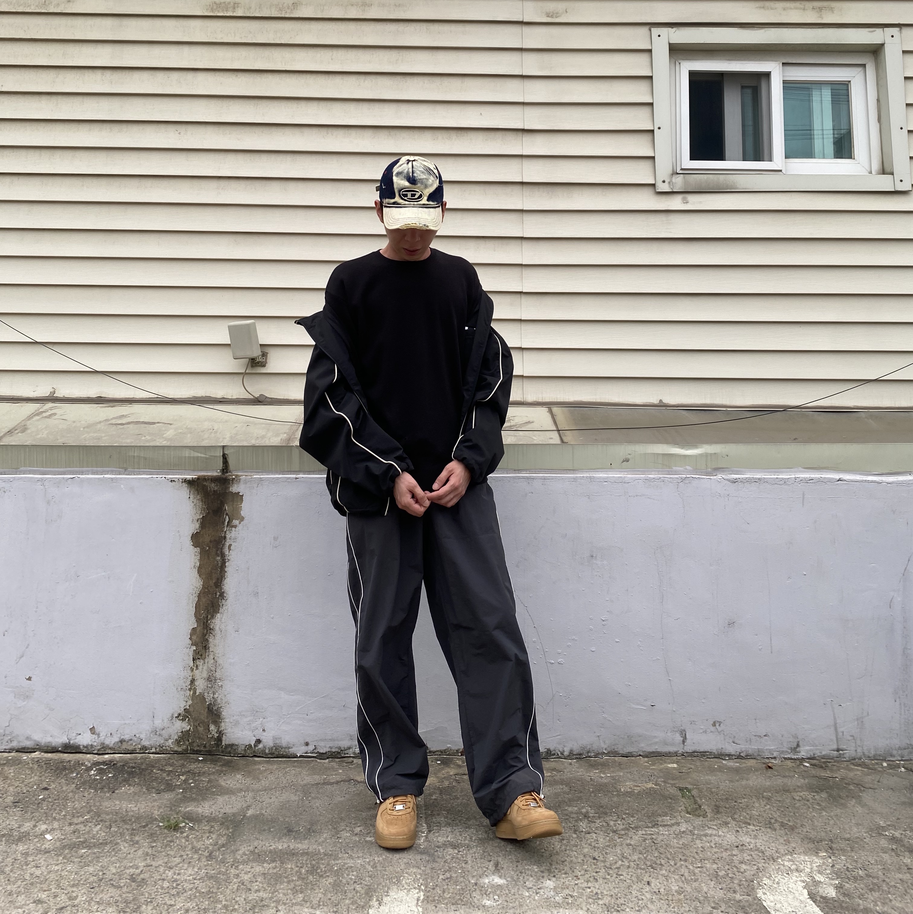 Diesel J-Hives Windbreaker with Contrast Piping Black, Diesel C-Seymon Treated Denim Baseball Cap Blue White 착용 스타일 - 2