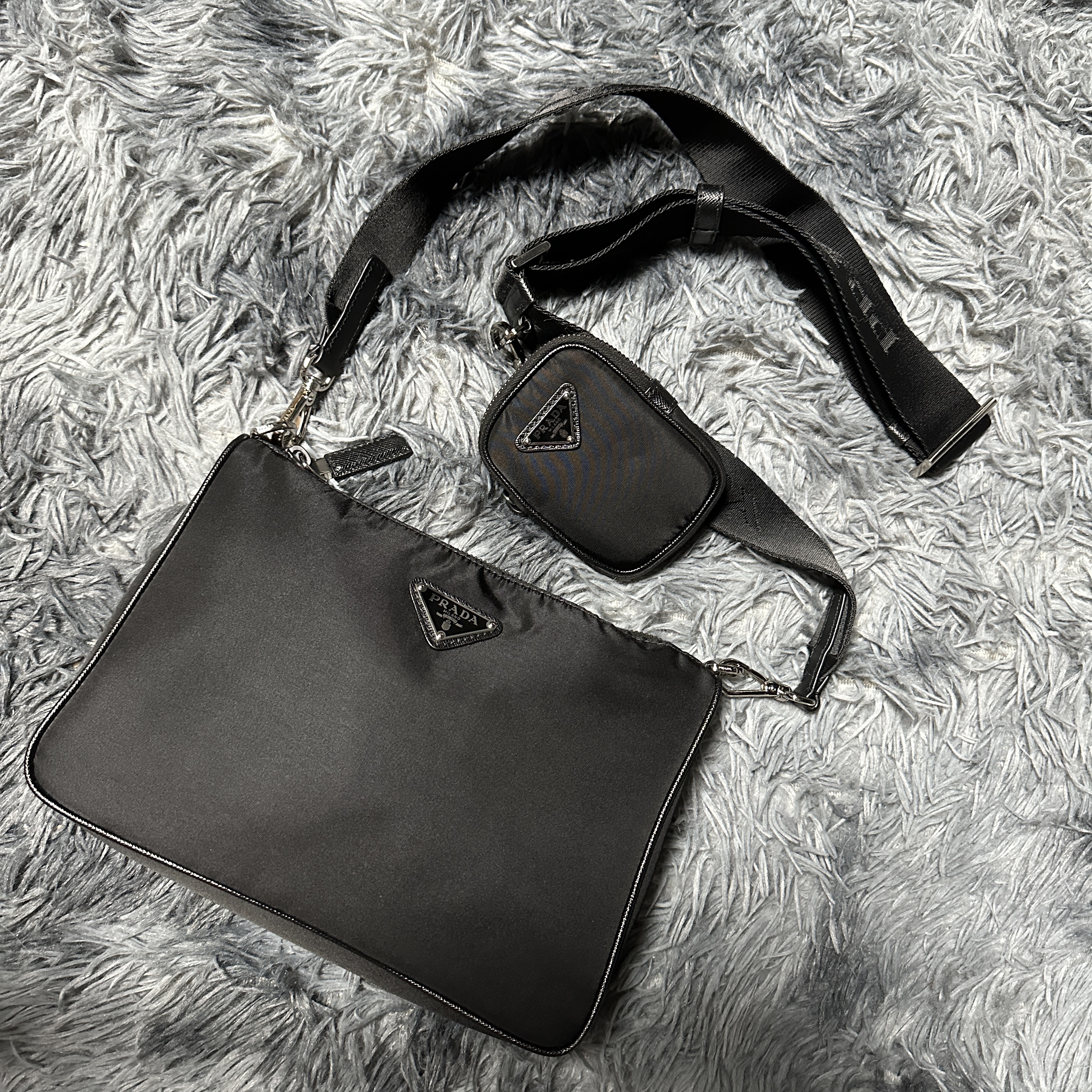 Prada Re-Nylon and Saffiano Leather Shoulder Bag Black 착용 스타일