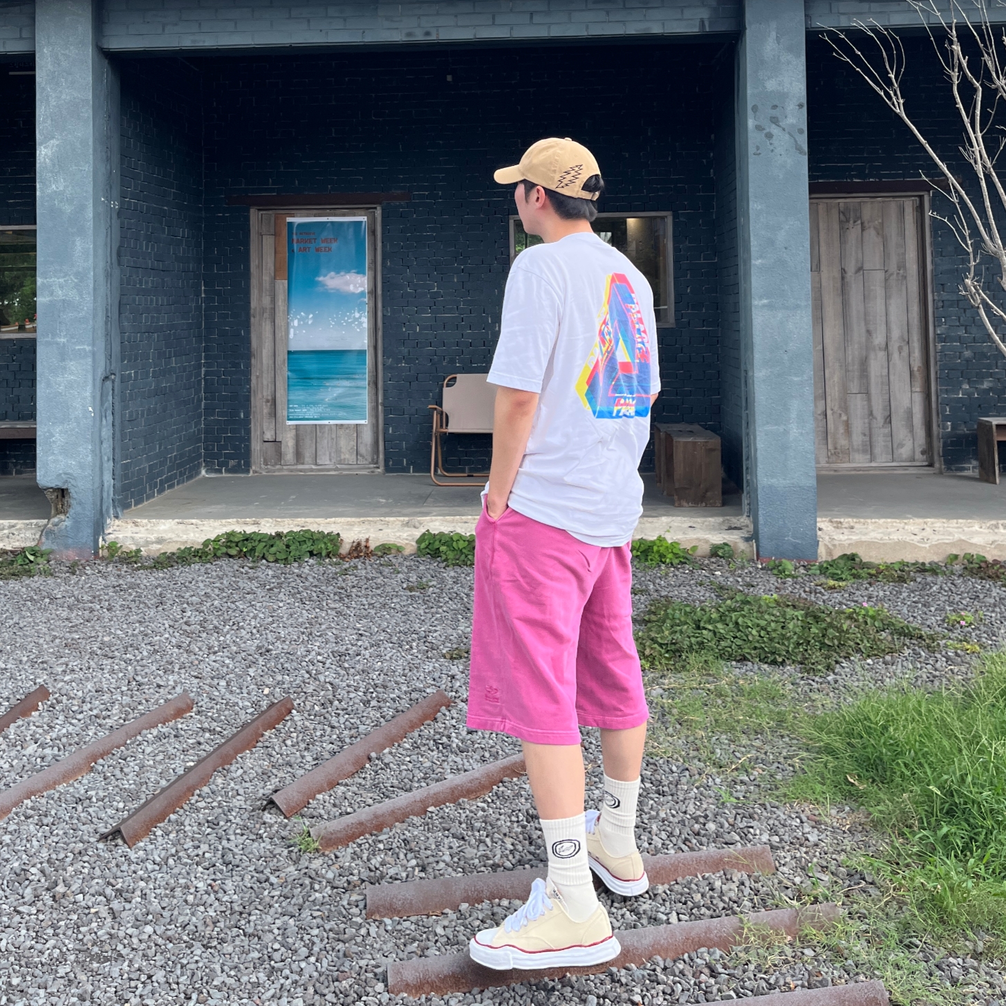 Maison Mihara Yasuhiro Peterson OG Sole Canvas Low-top Sneakers Natural, Palace Tri-Ferg Colour Blur T-Shirt White - 20FW 착용 스타일 - 1