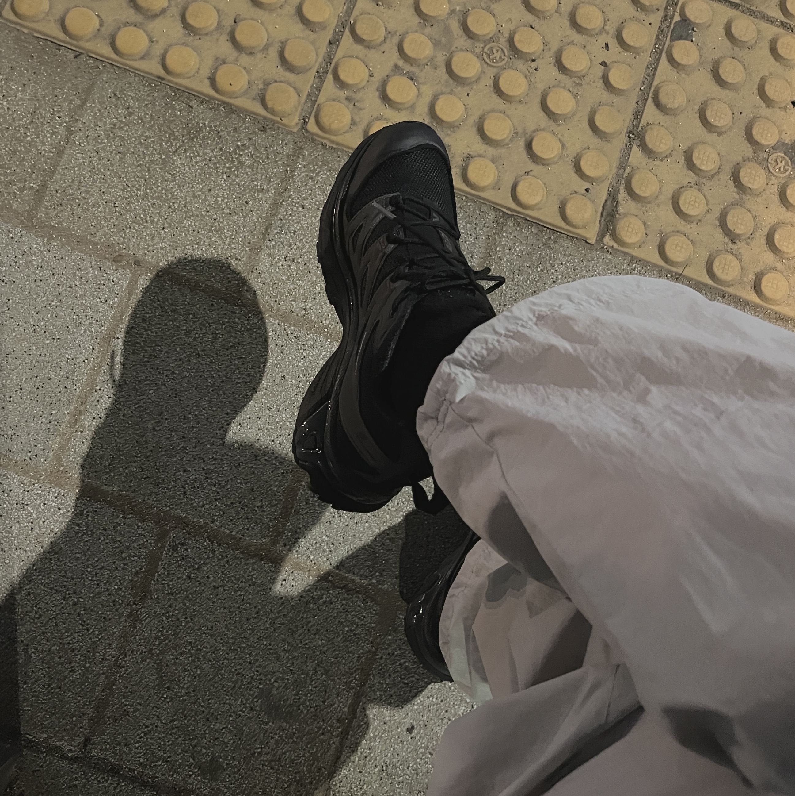 Salomon XT-6 Expanse Black Ebony 착용 스타일