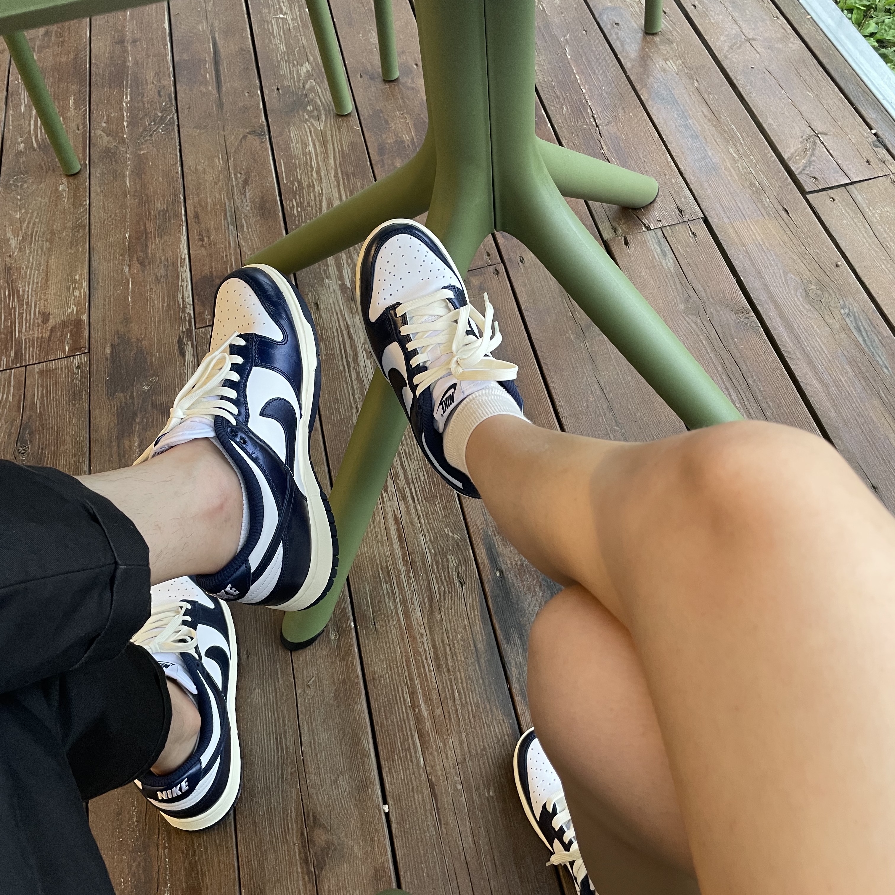 (W) Nike Dunk Low PRM Midnight Navy and White 착용 스타일 - 4