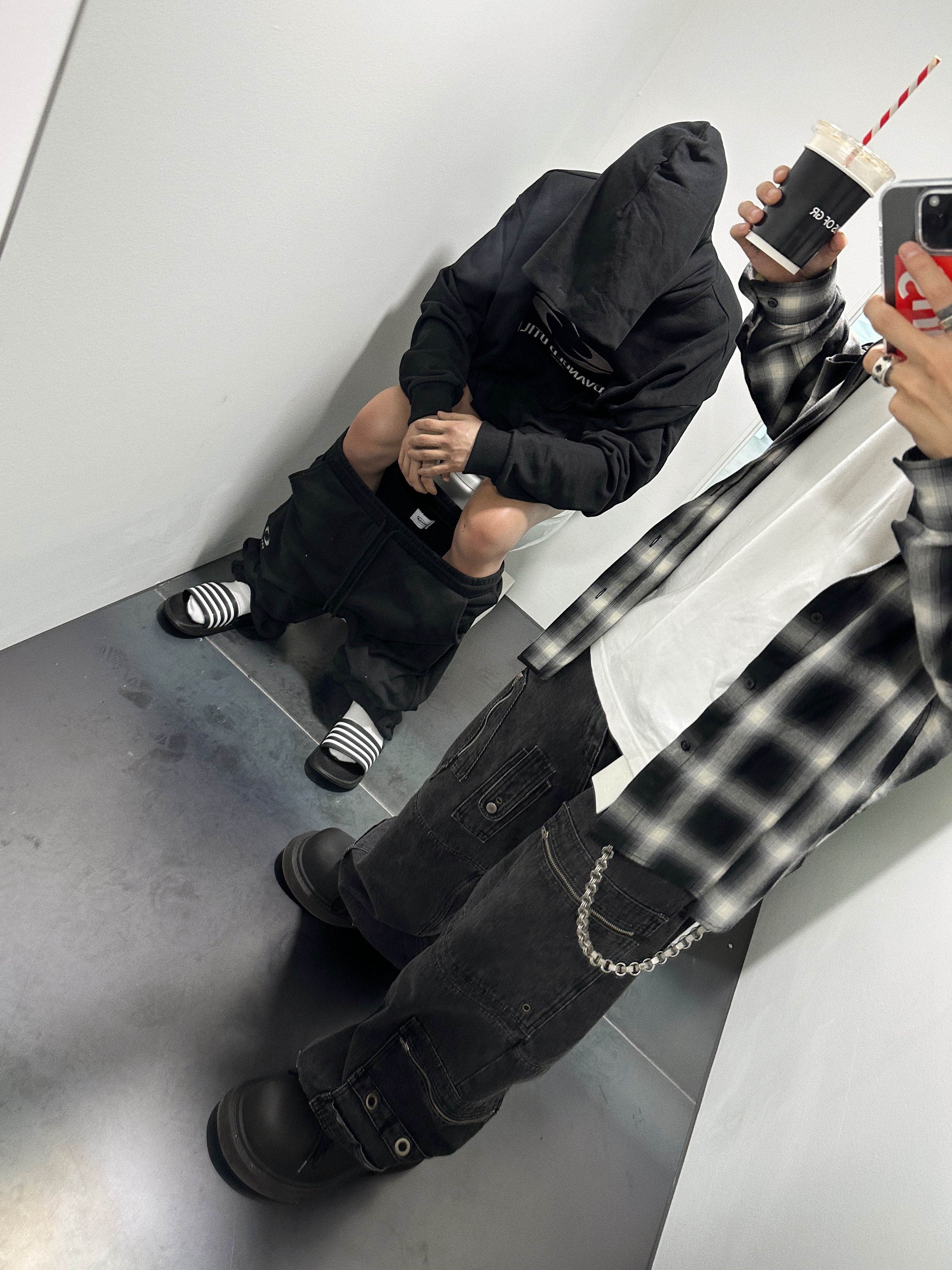 Supreme Worldwide Box Logo New Era Brown - 23FW, Project G/R Crinkle Denim Cargo Pants Black 착용 스타일 - 2