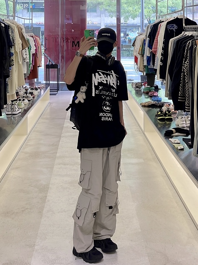 Asics Jog 100 T Black - 4E Extra Wide, Stussy DSM World Tour T-Shirt Black 착용 스타일 - 1