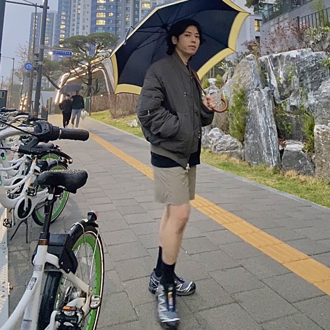 Salomon XT-6 Gore-Tex Black Ebony, Undermycar Ababell Multi Flap Oversized Bomber Balsam Green - 22SS 착용 스타일 - 1