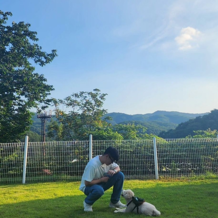 Stussy x Heal The Bay Ocean Pigment Dyed T-Shirt Natural, Adidas Yeezy 500 Bone White 착용 스타일 - 1