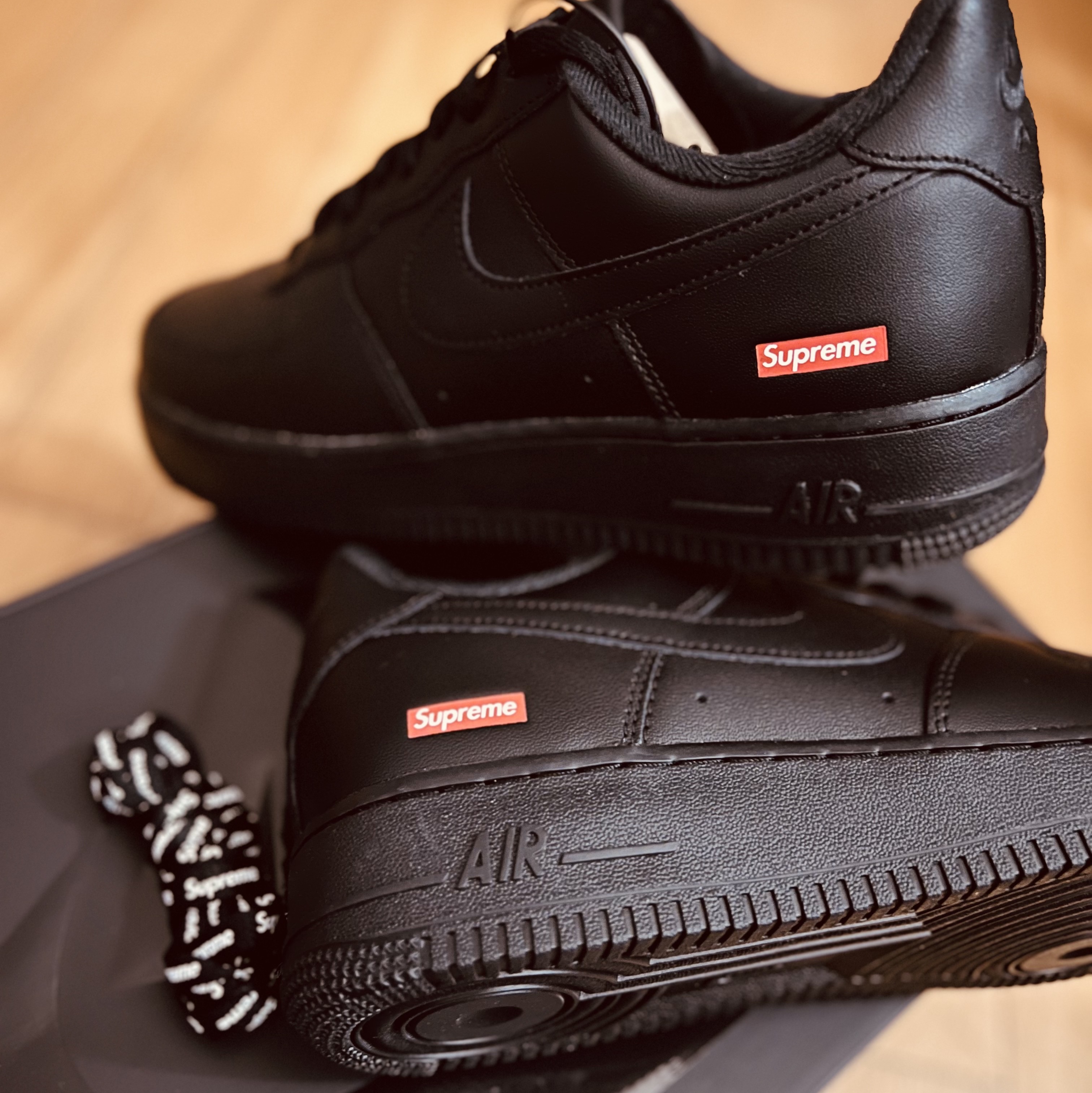Nike x Supreme Air Force 1 Low Black 착용 스타일