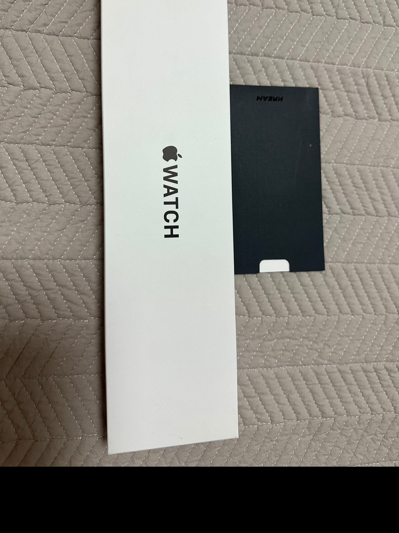Apple Watch SE 44mm GPS Silver Aluminum Case with Sport Band White (Korean Ver.) 착용 스타일 - 3