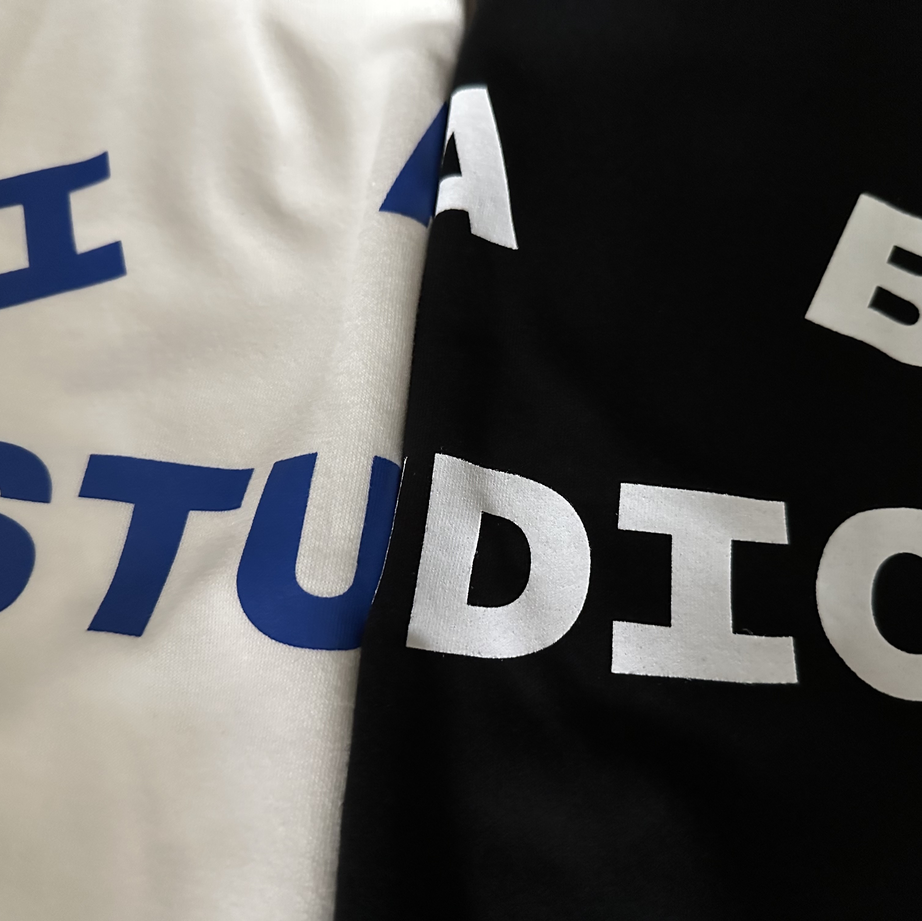 IAB Studio 10th Anniversary T-Shirts Pack White & Black (2 Pack) 착용 스타일 - 1