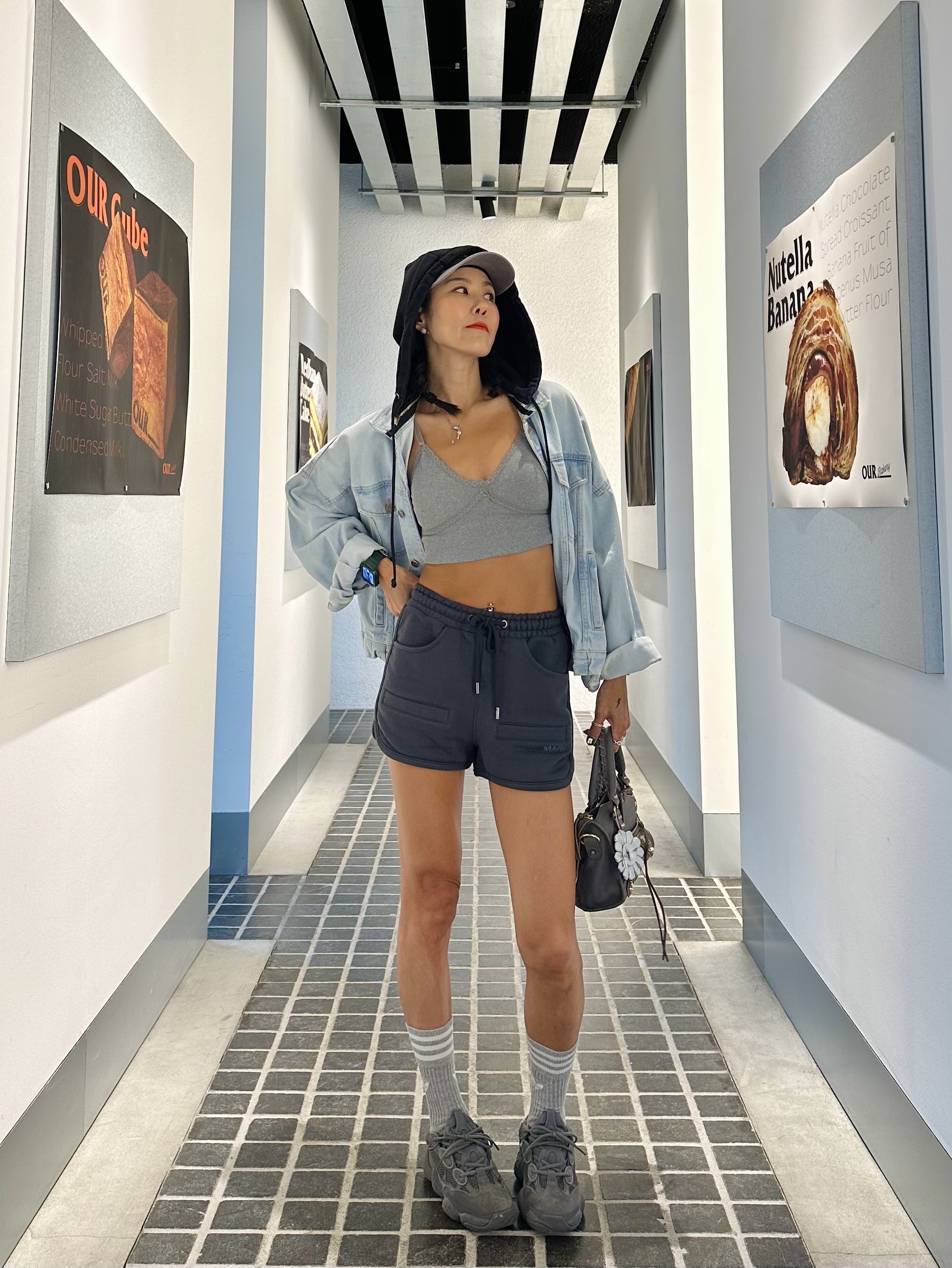 Adidas Yeezy 500 Granite, Apple Watch Nike SE 44mm GPS Space Gray Aluminum Case with Nike Sport Band Anthracite Black (Korean Ver.) 착용 스타일 - 2