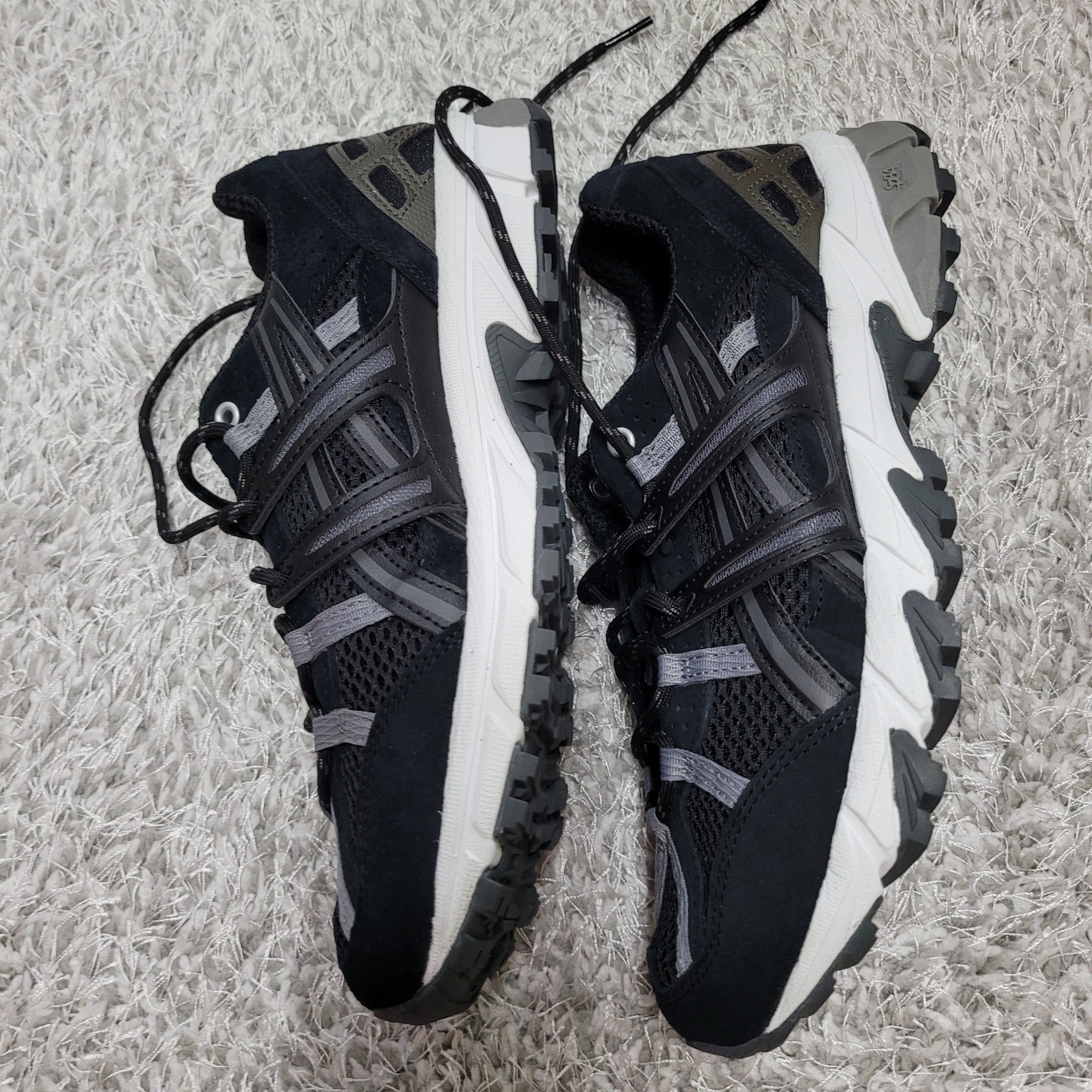Asics Gel-Sonoma 15-50 Black Clay Grey 착용 스타일 - 2