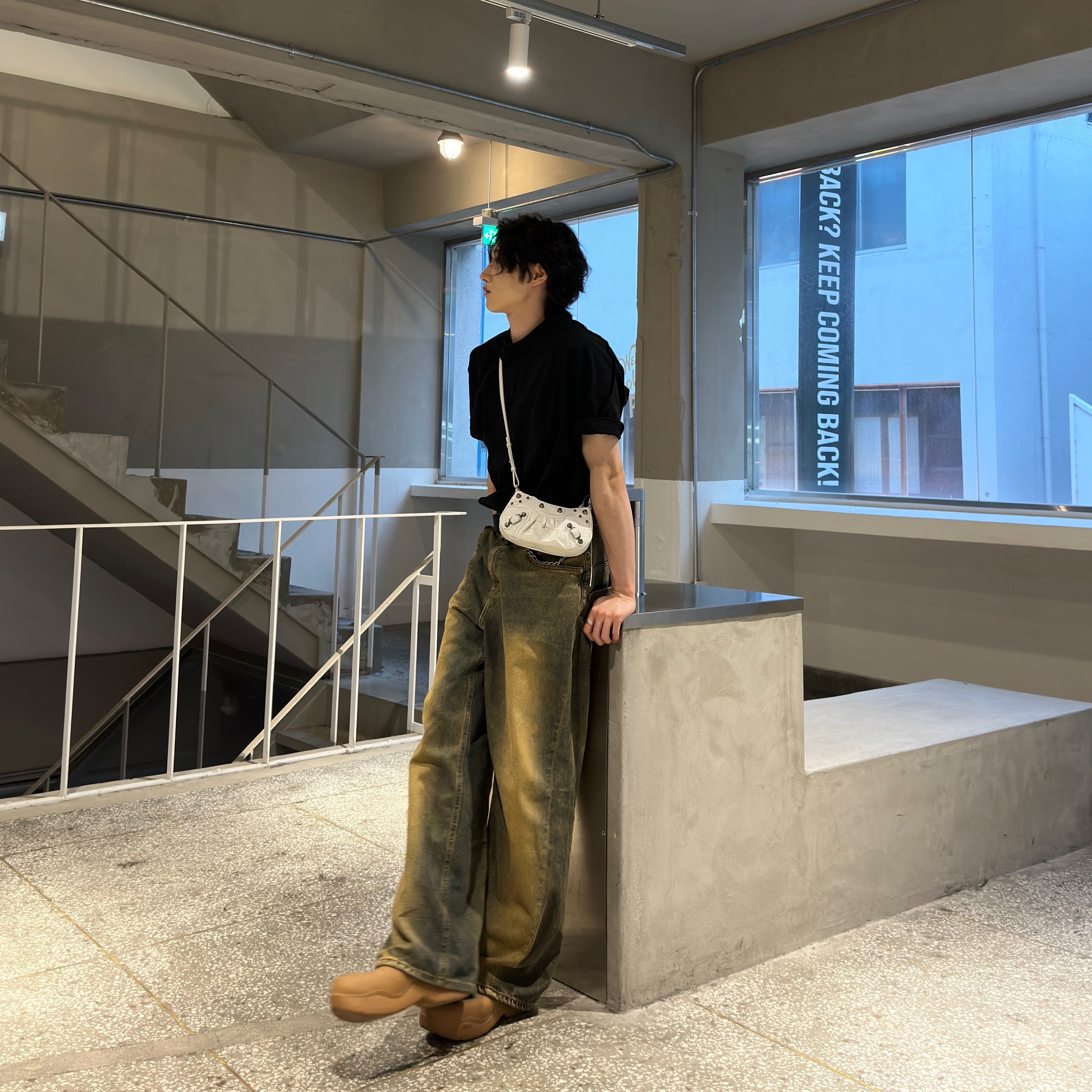 (W) Bottega Veneta Puddle Ankle Boots Rubber Band, Balenciaga Le Cagole Mini Bag with Chain Off White 착용 스타일 - 1