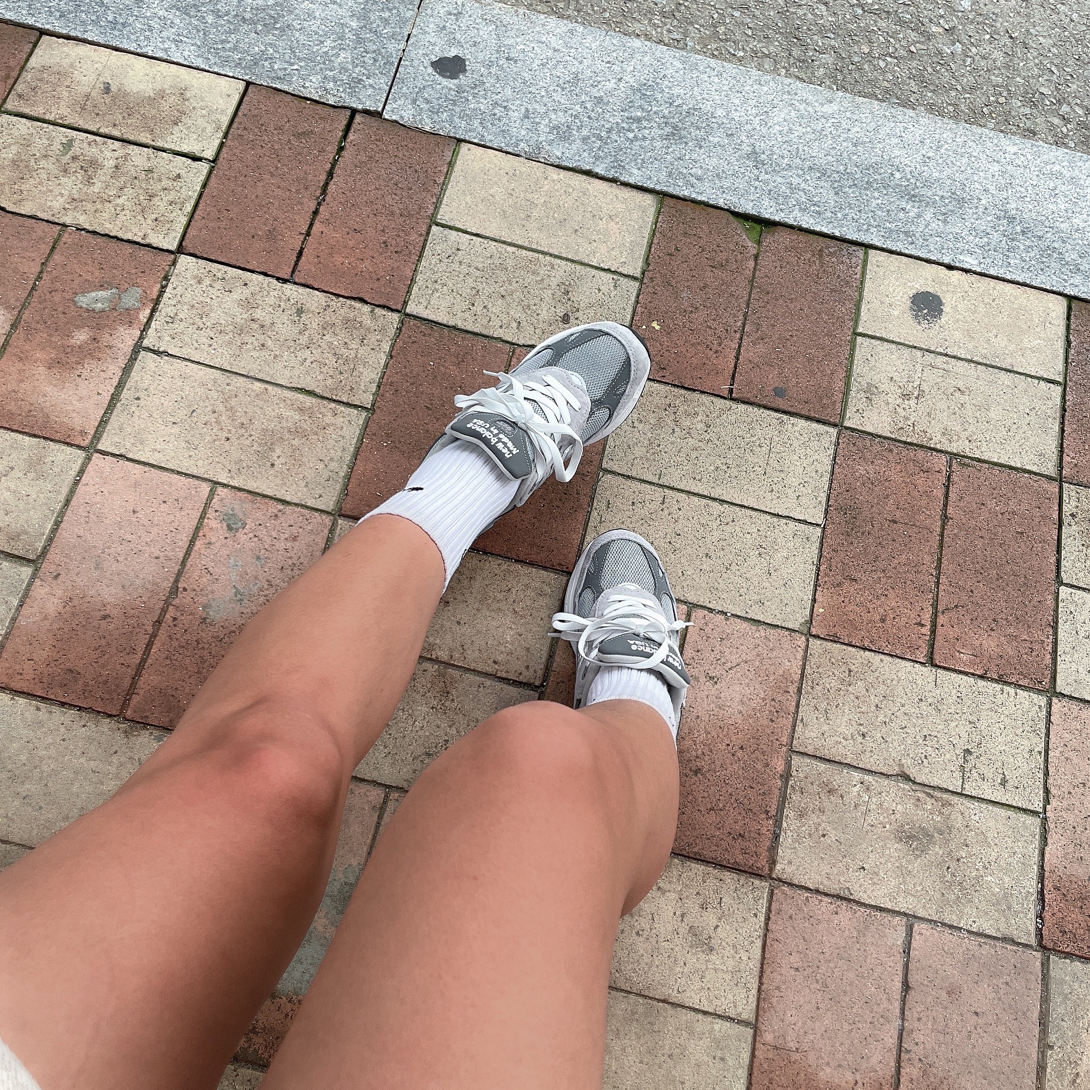 (W) New Balance 993 Made in USA Grey - B Standard 착용 스타일 - 1