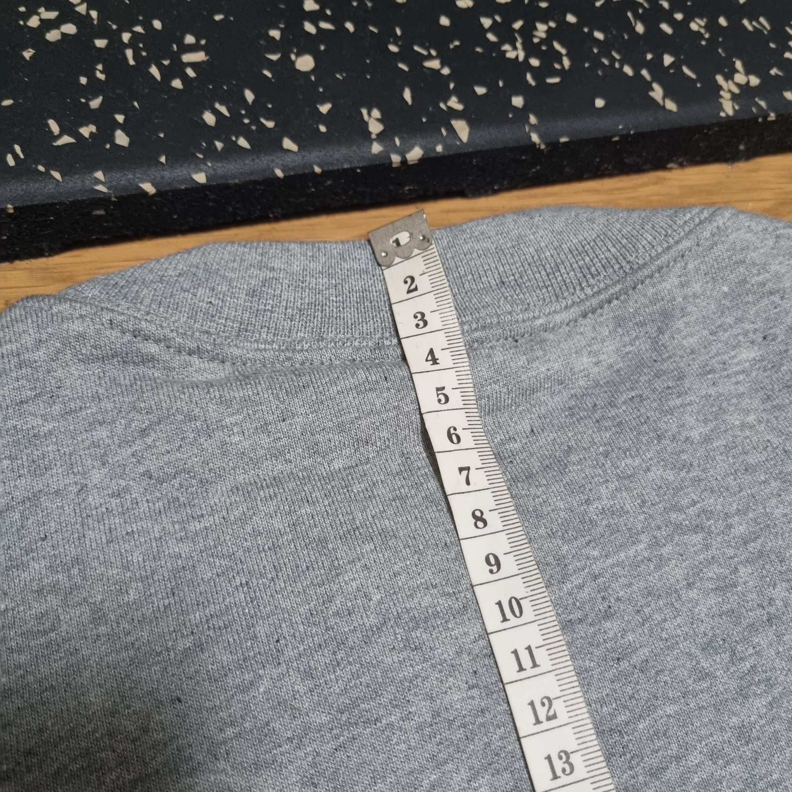 Nike x Stussy NRG Fleece Crewneck Dark Grey Heather (DO9337-063) 착용 스타일 - 1