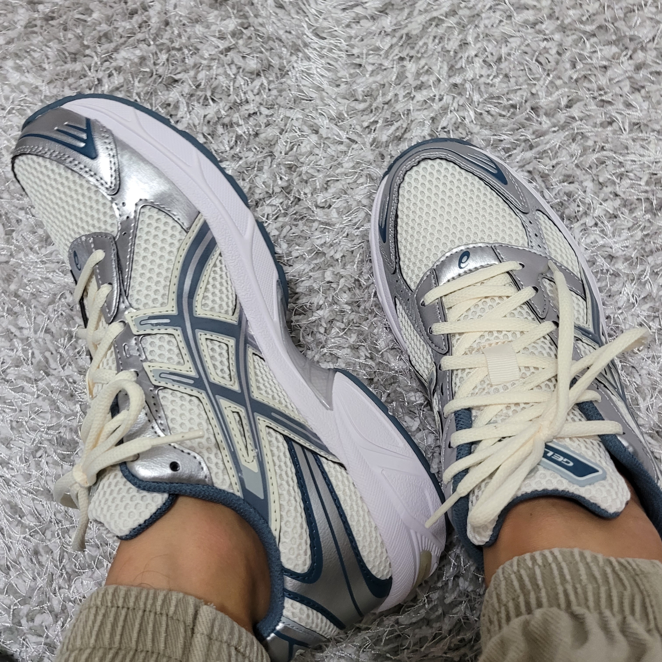 Asics Gel-1130 Cream Ironclad 착용 스타일 - 2