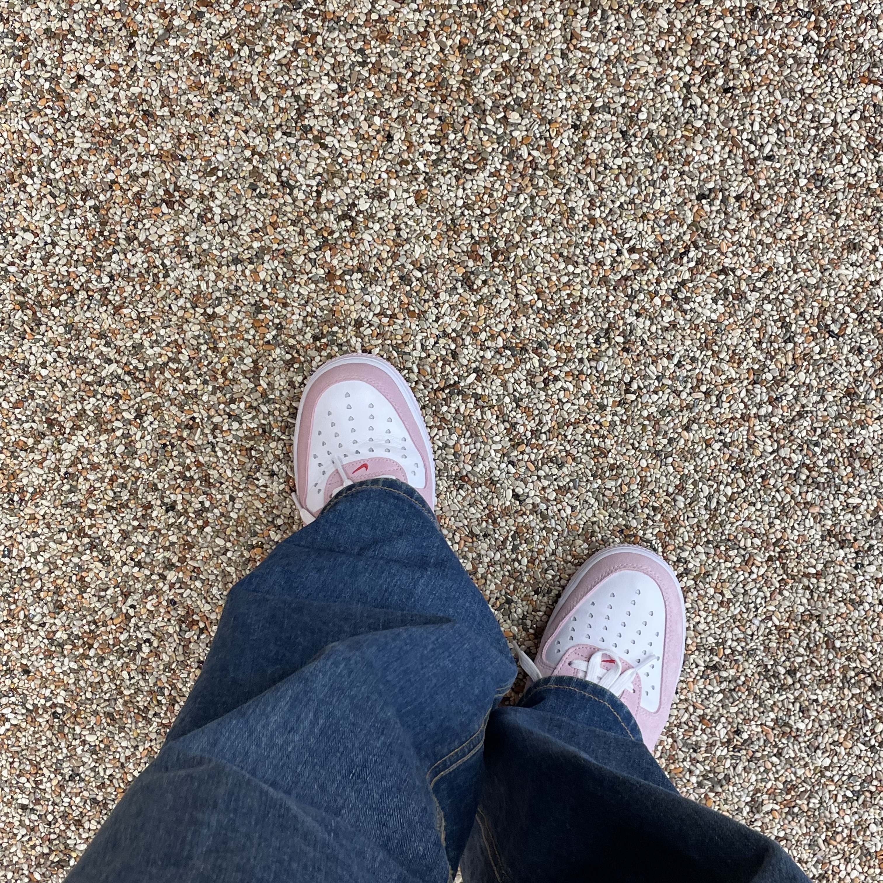 Nike Air Force 1 '07 QS Valentine's Day 착용 스타일