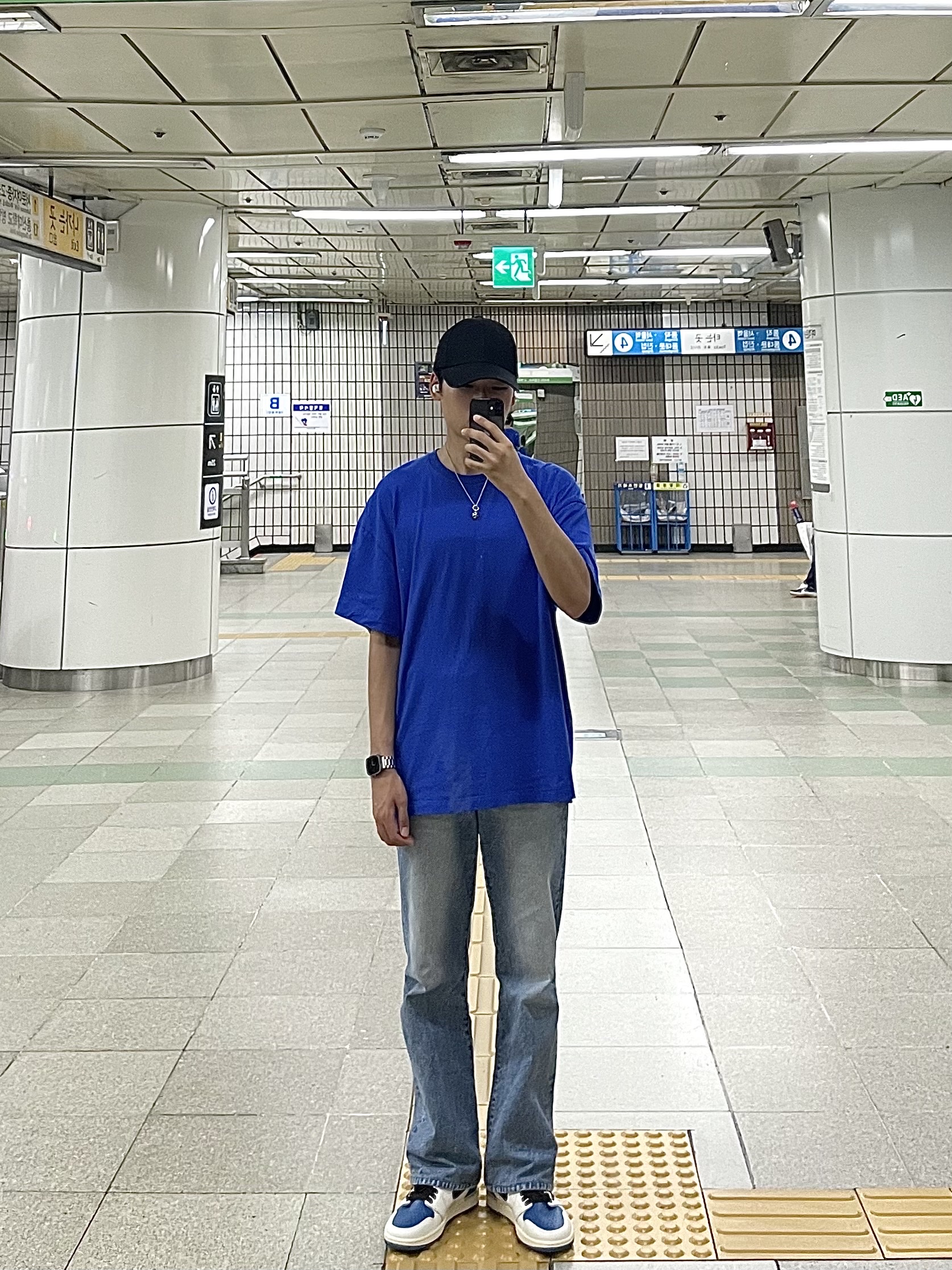 Jordan 1 x Travis Scott x Fragment Retro High OG SP Military Blue 착용 스타일
