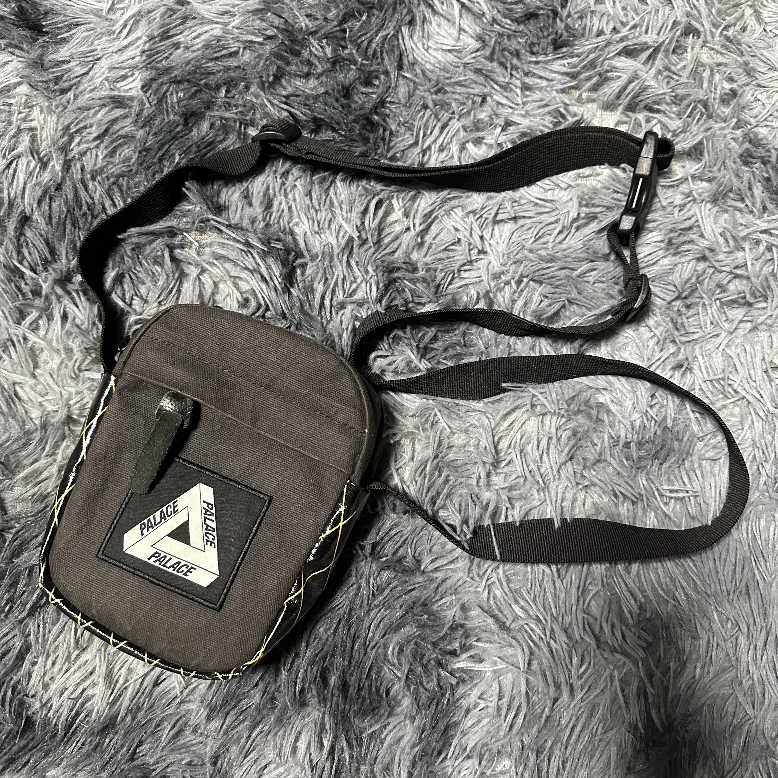 Palace X-Pac Cotton Canvas Shot Bag Black - 22SS 착용 스타일