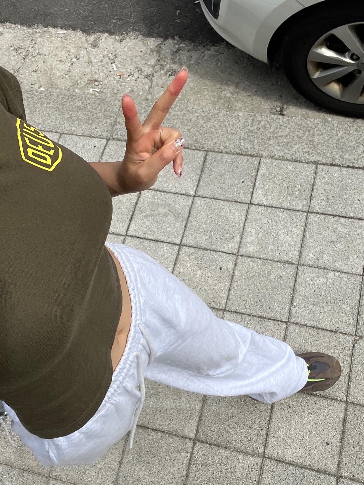 Adidas Yeezy Boost 700 Mauve, (Kids) Deus Ex Machina College Seoul T-Shirt Olive Green 착용 스타일