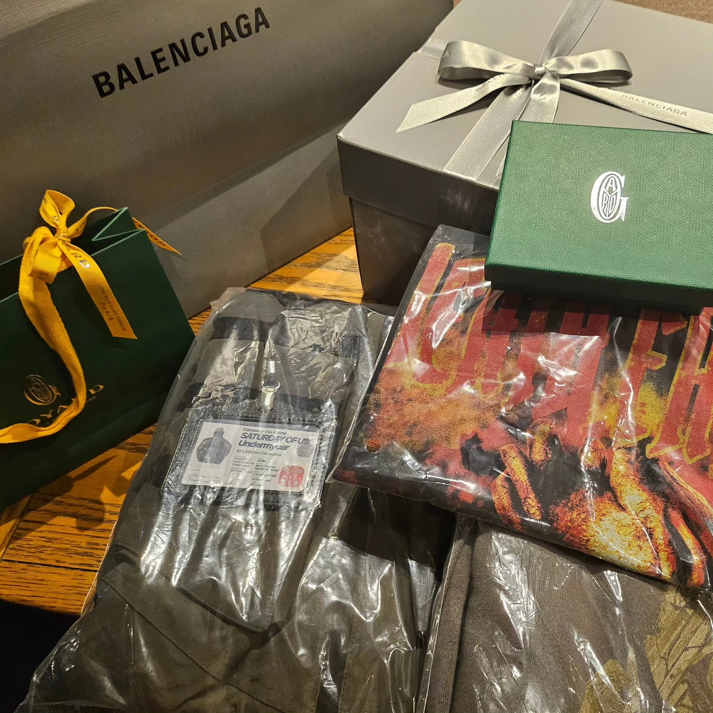 Undermycar x STU Gork Multi Taping Military Jacket Moon Night - Galleria Exclusive, Undermycar House of Lily Graphic T-Shirt White - 23SS 착용 스타일 - 2