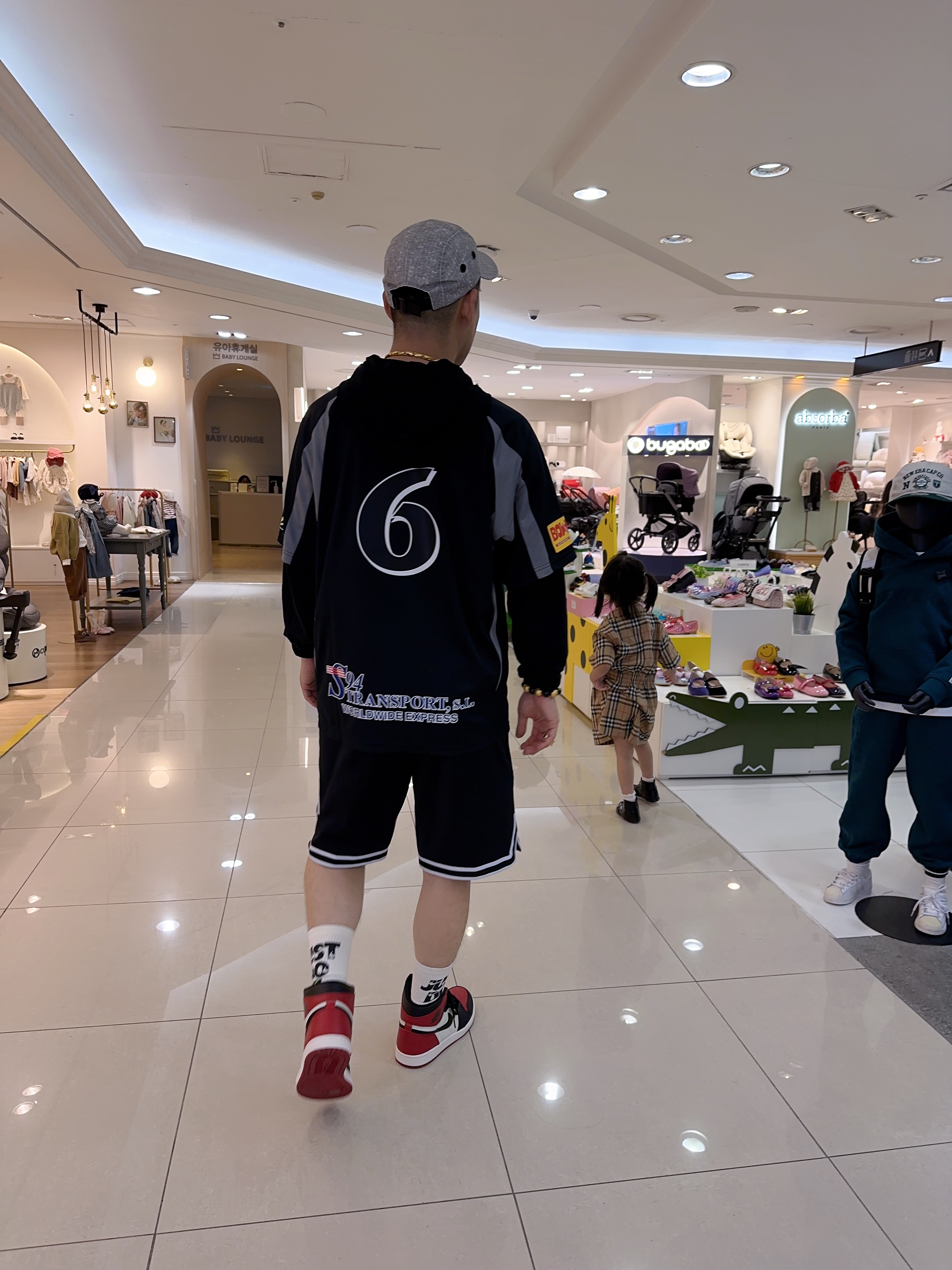 Supreme Hooded Soccer Jersey Black - 23FW, Jordan 1 Retro High OG Bred Toe 착용 스타일 - 2
