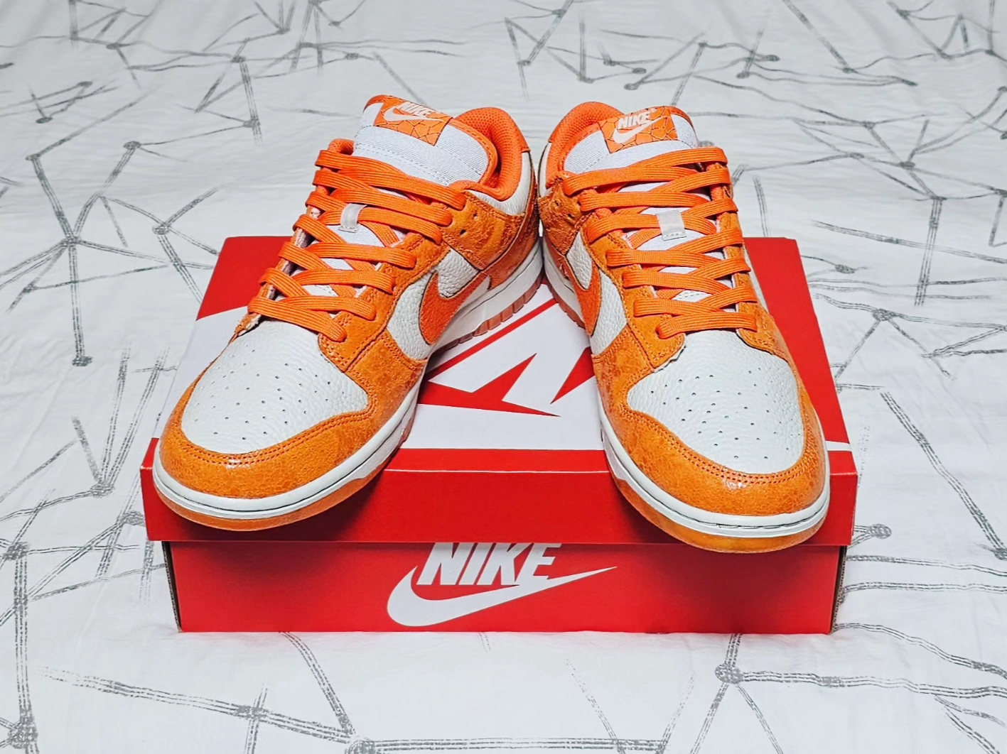 (W) Nike Dunk Low Total Orange 착용 스타일 - 3