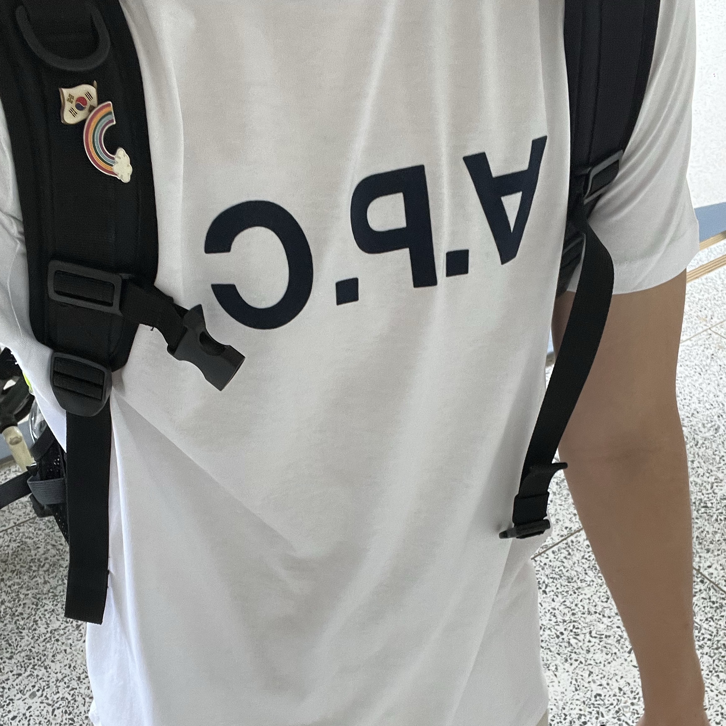 A.P.C. VPC T-Shirt White Dark Navy 착용 스타일