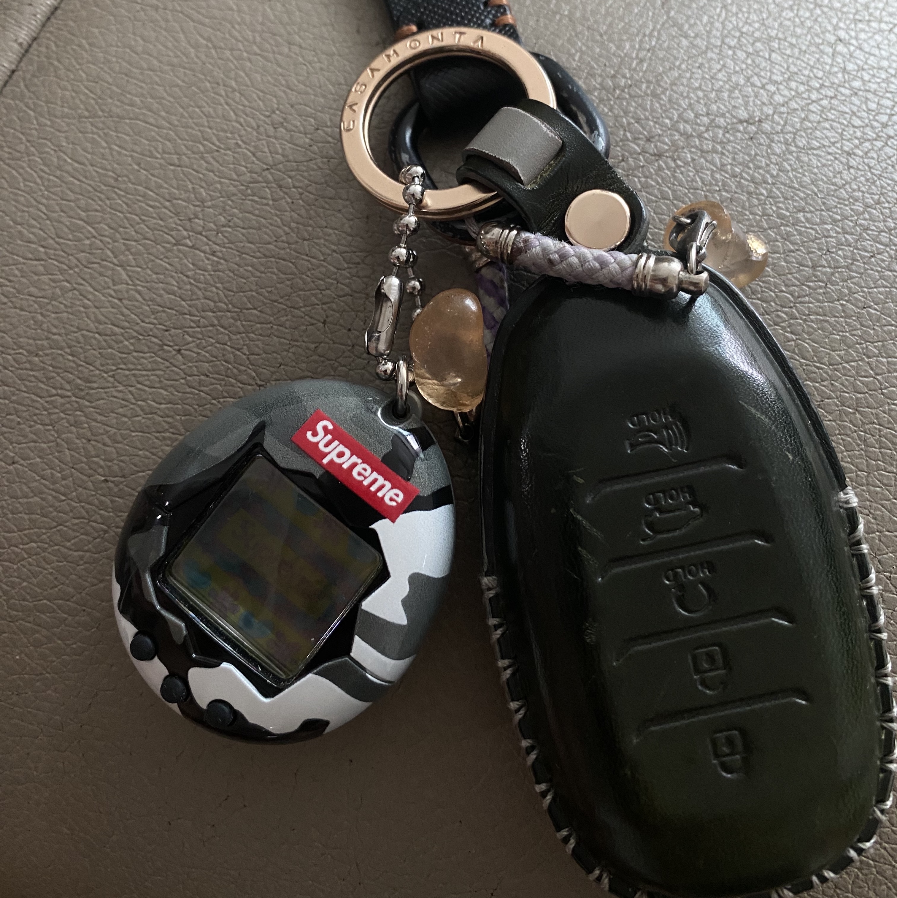 Supreme Tamagotchi Black - 23SS 착용 스타일