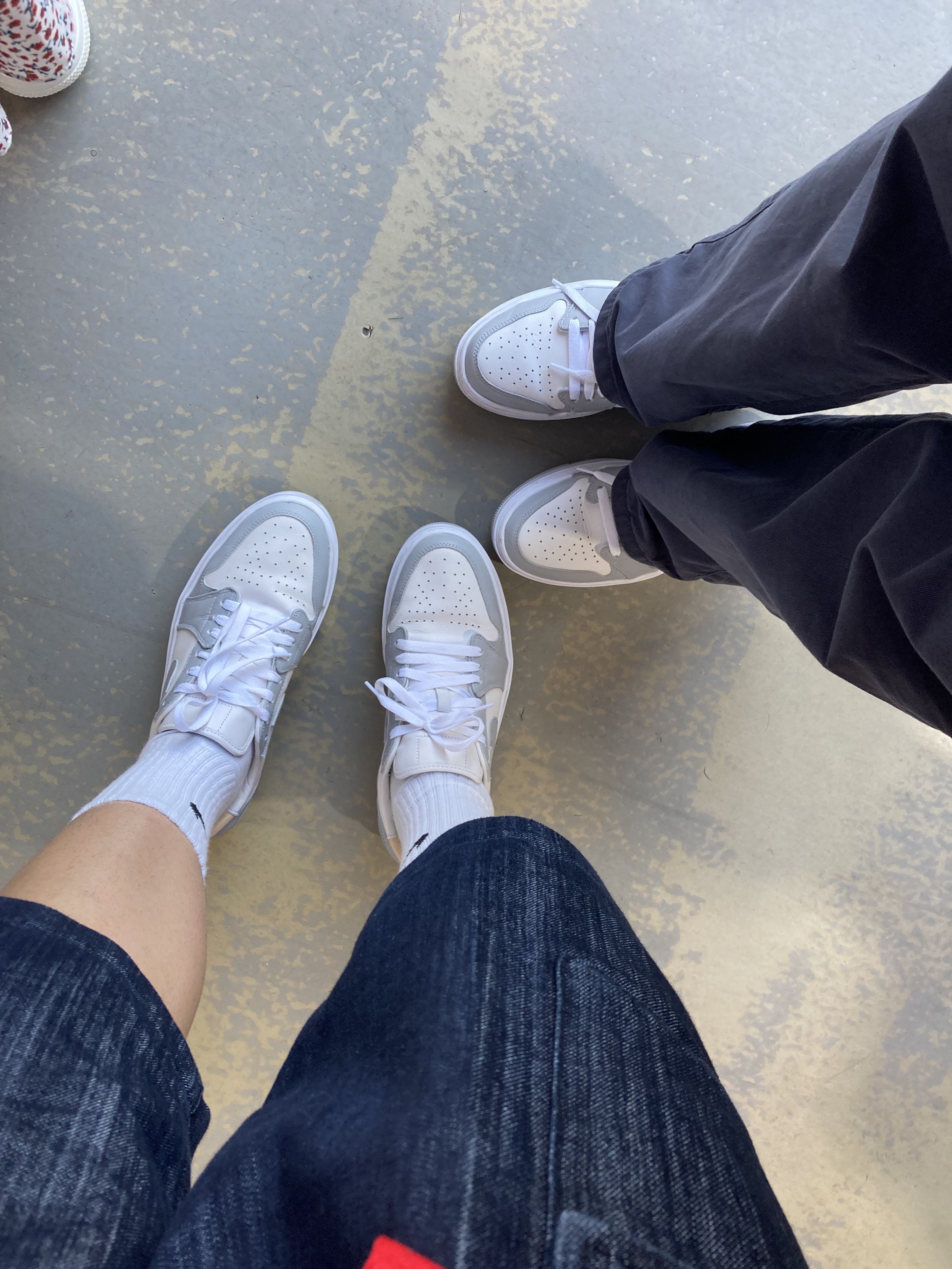 (W) Jordan 1 Elevate Low White and Wolf Grey 착용 스타일 - 1