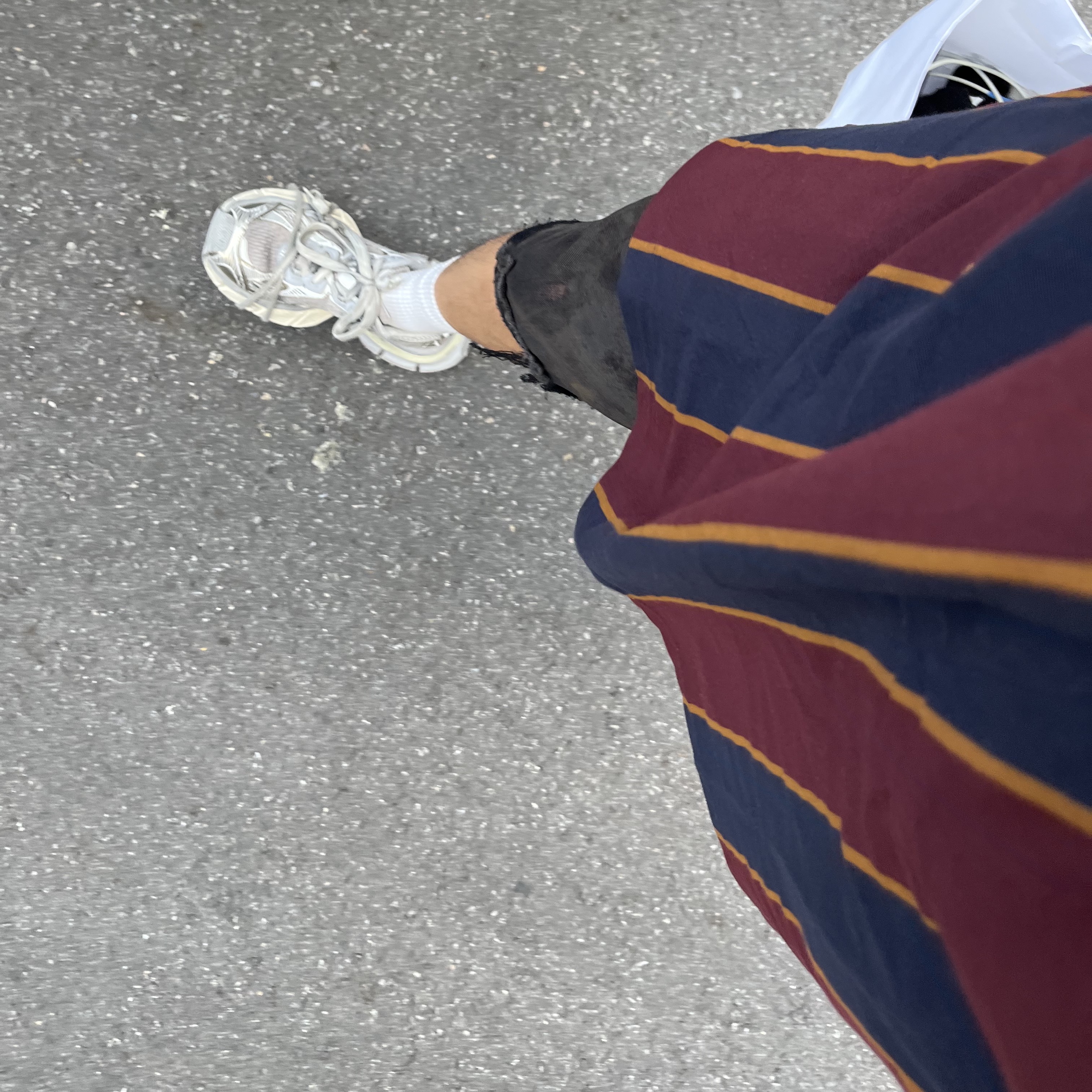 Balenciaga 3XL Sneakers Light Beige, Project G/R Reworked Bermuda Shorts Black 착용 스타일
