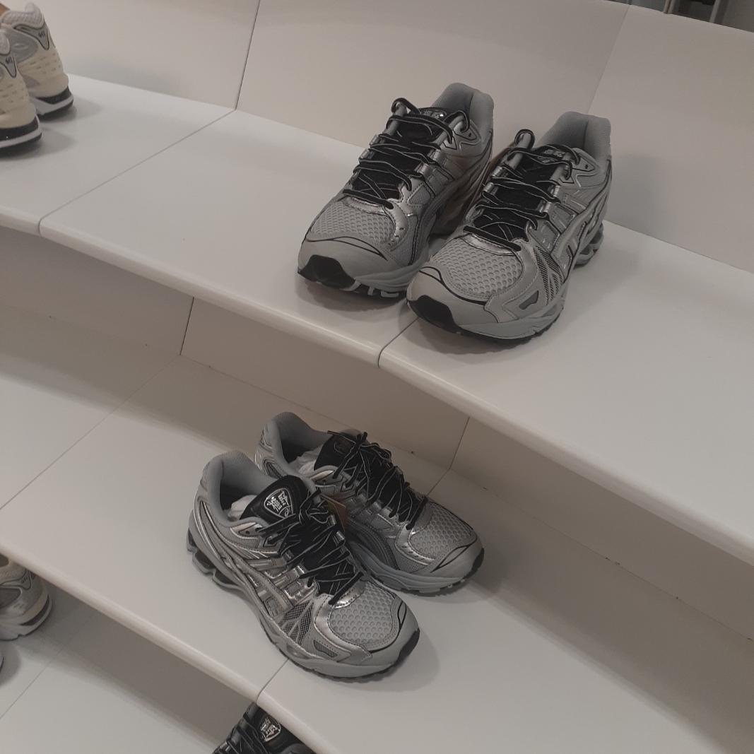 Asics Gel-Kayano Legacy Pure Silver 착용 스타일