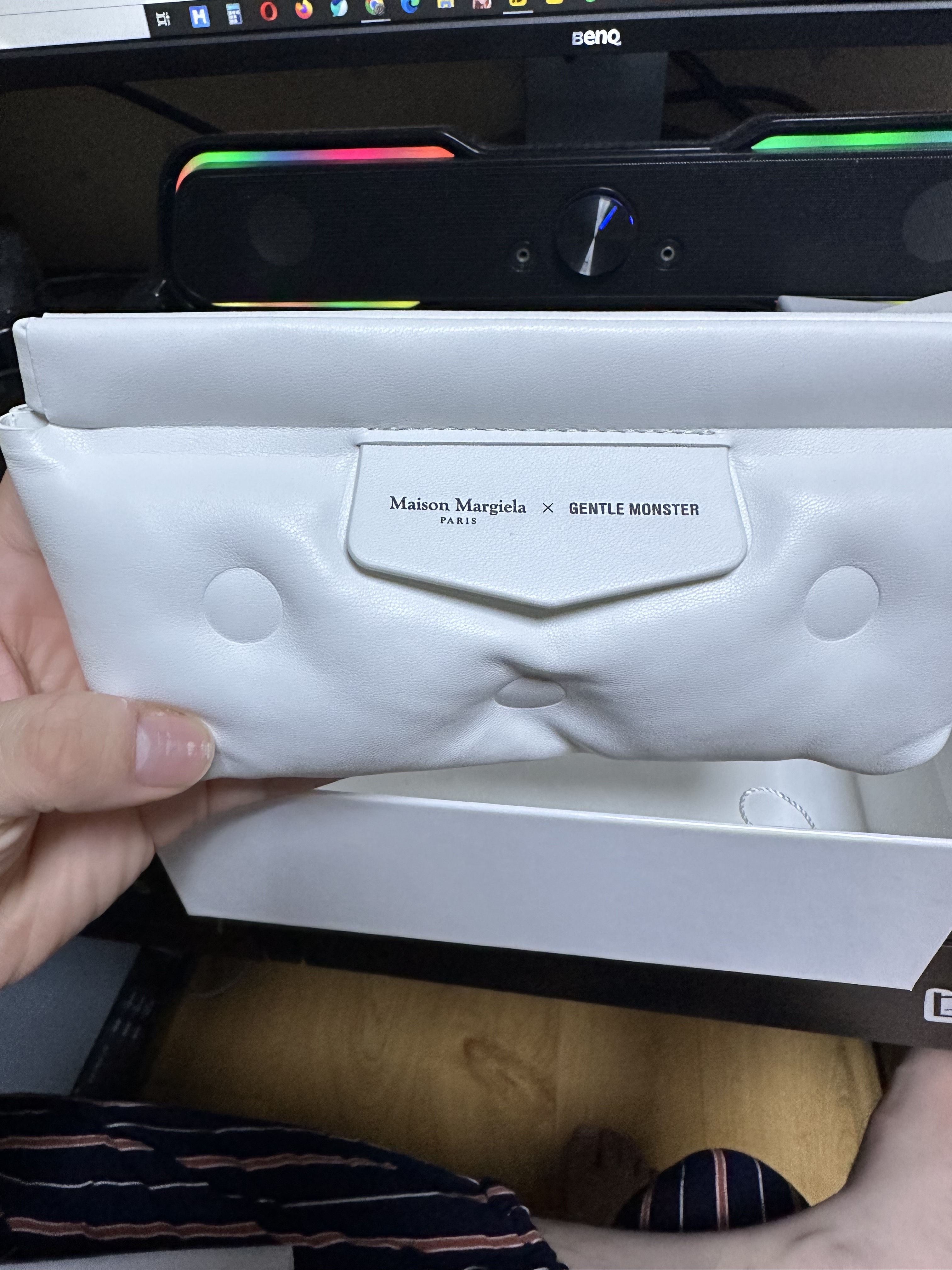 Gentle Monster x Maison Margiela MM011 Clear Black 착용 스타일 - 1
